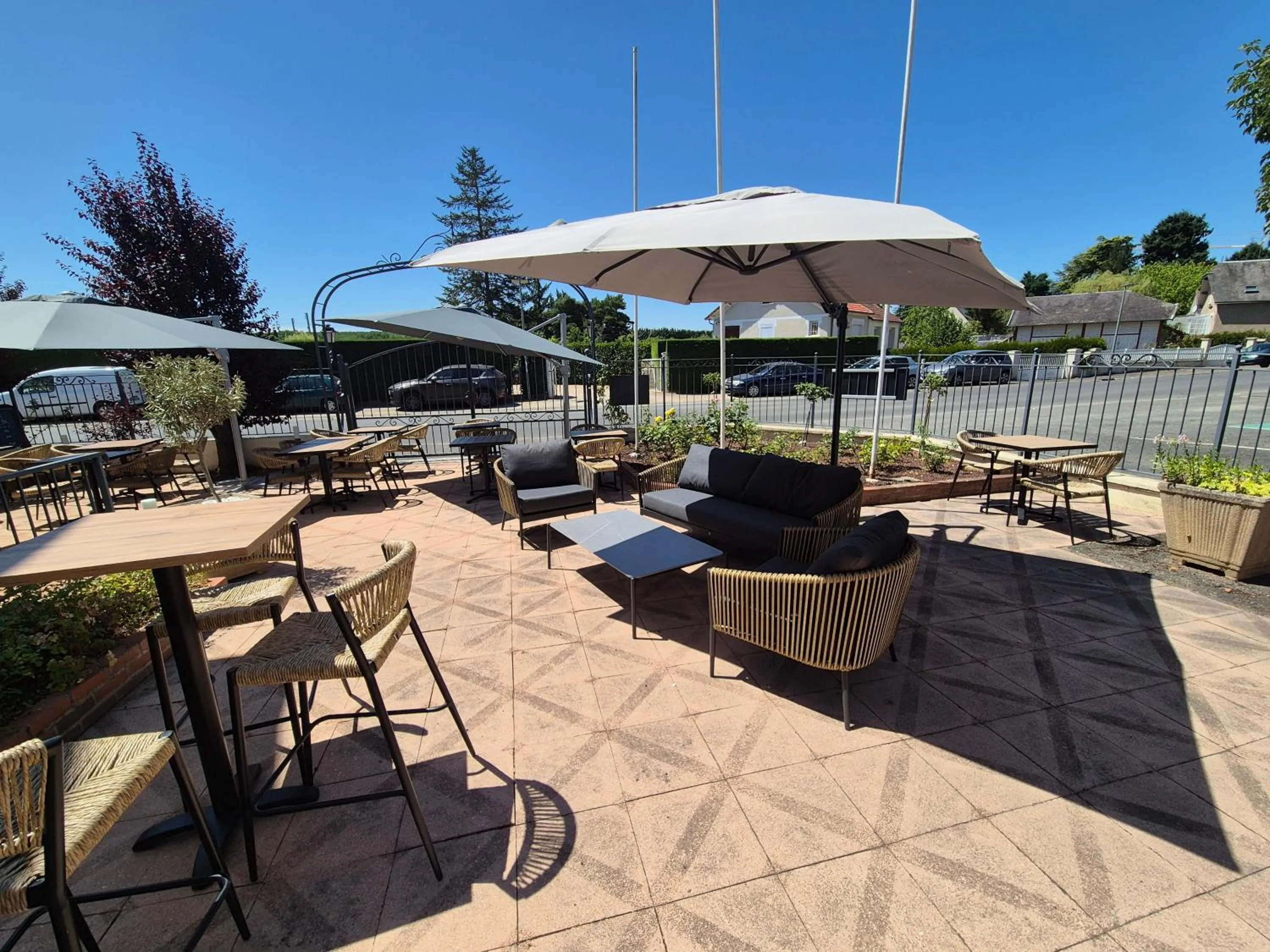 Balcony/Terrace in Logis Hôtel Restaurant Clair Cottage, Chisseaux - Chenonceaux