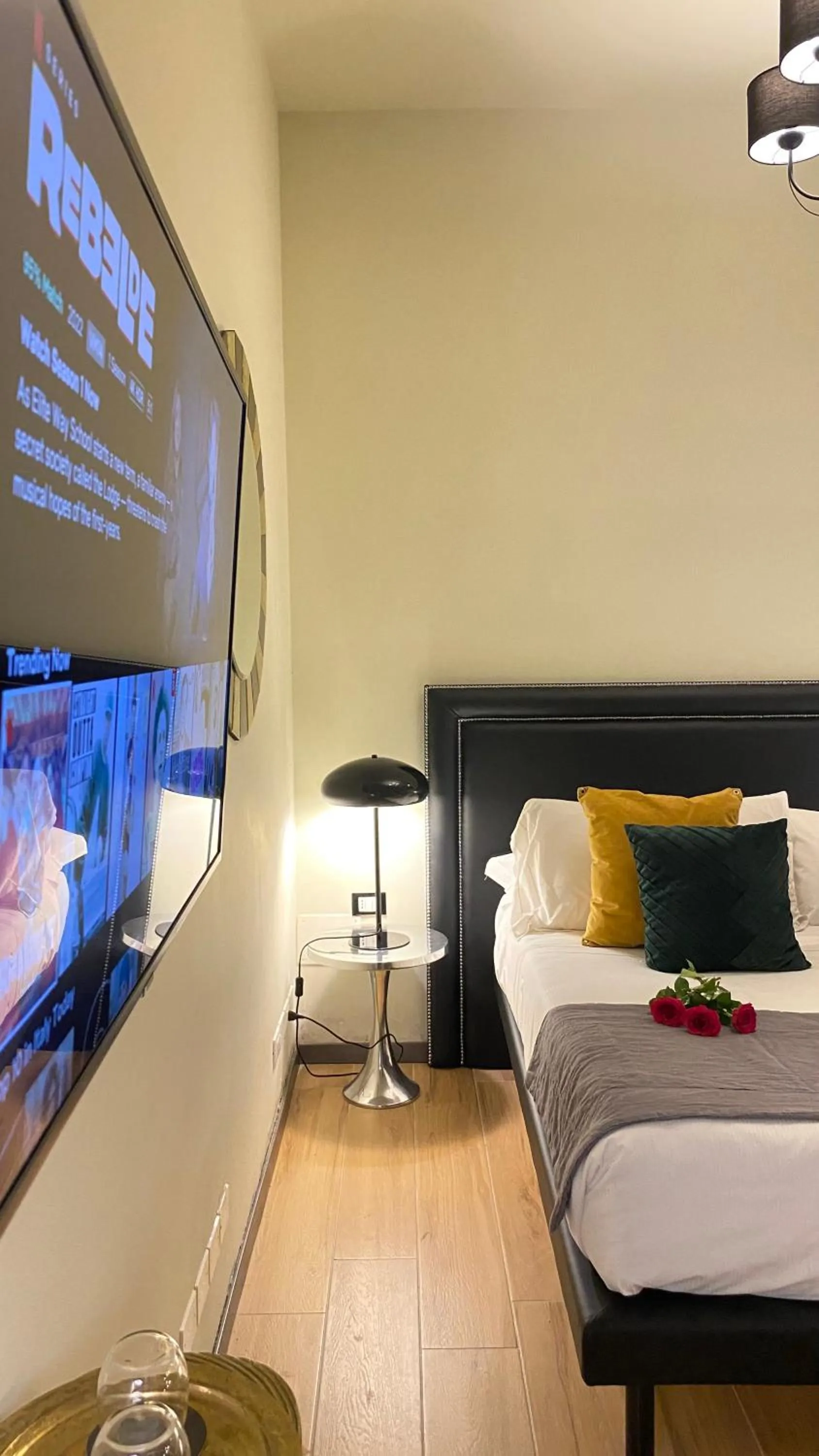 Bed in INTOMILAN Galleria Duomo I Boutique & Design Aparthotel