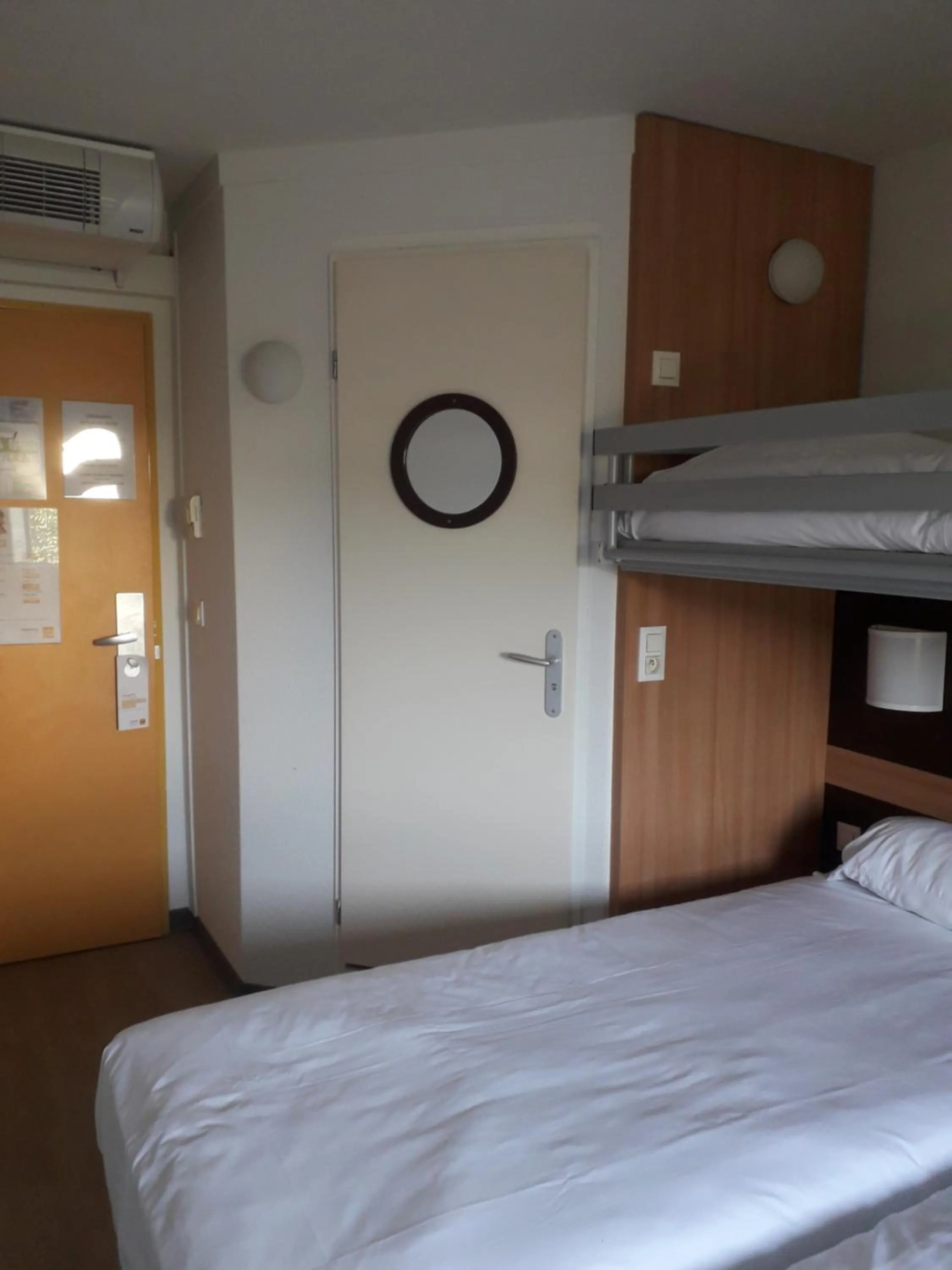 Bedroom, Bed in Première Classe Annemasse Ville La Grand