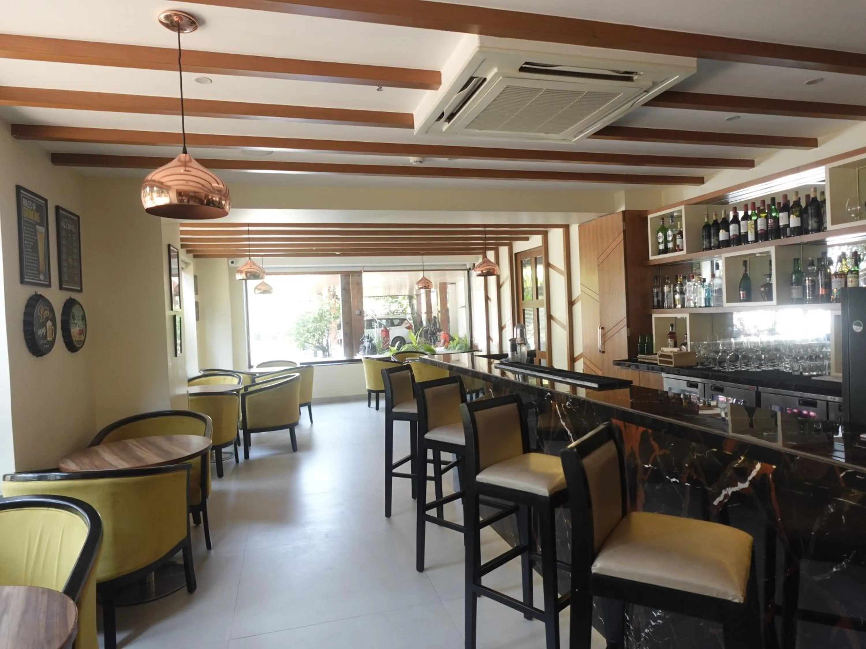Lounge or bar in Sobit Sarovar Portico