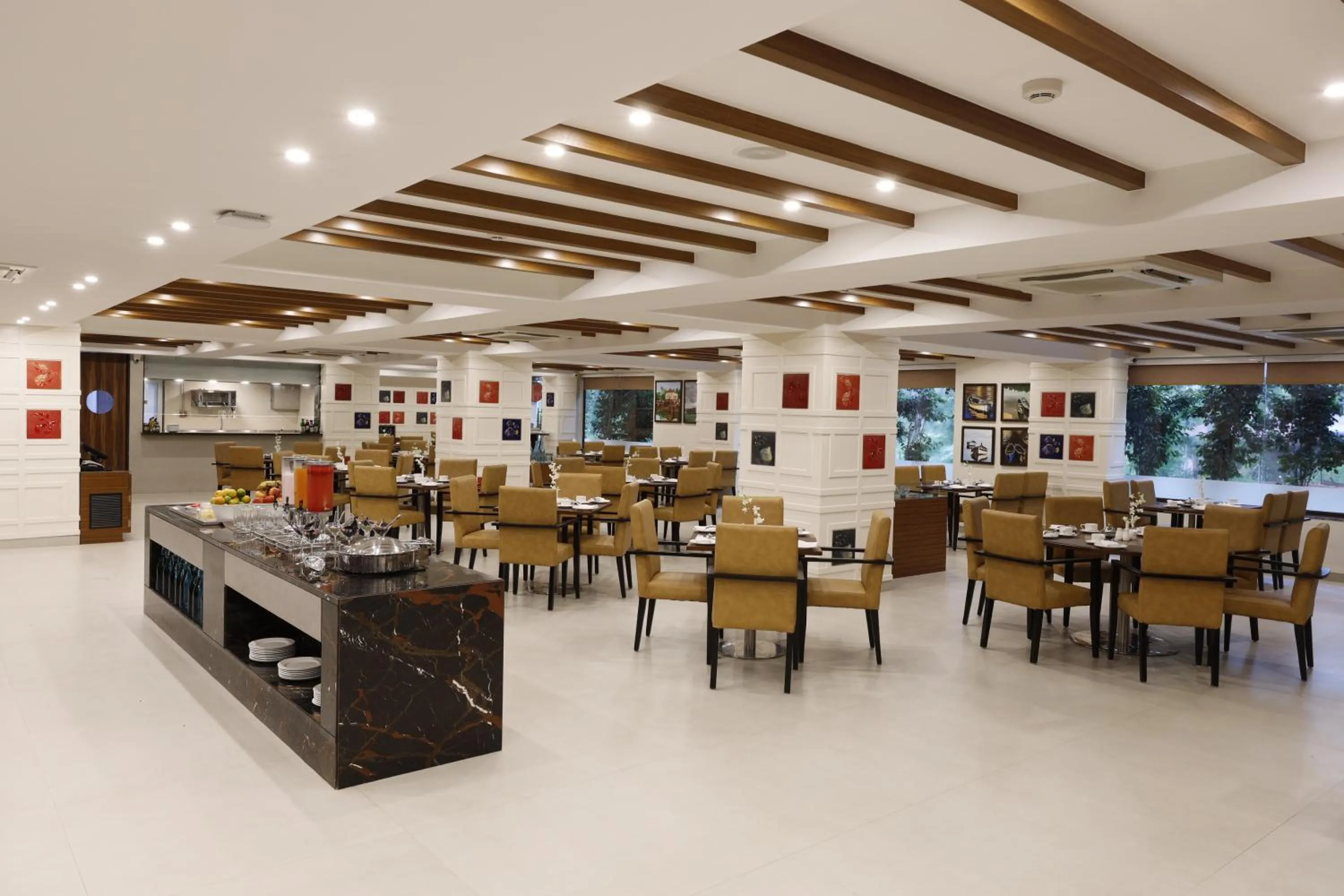 Restaurant/places to eat in Sobit Sarovar Portico
