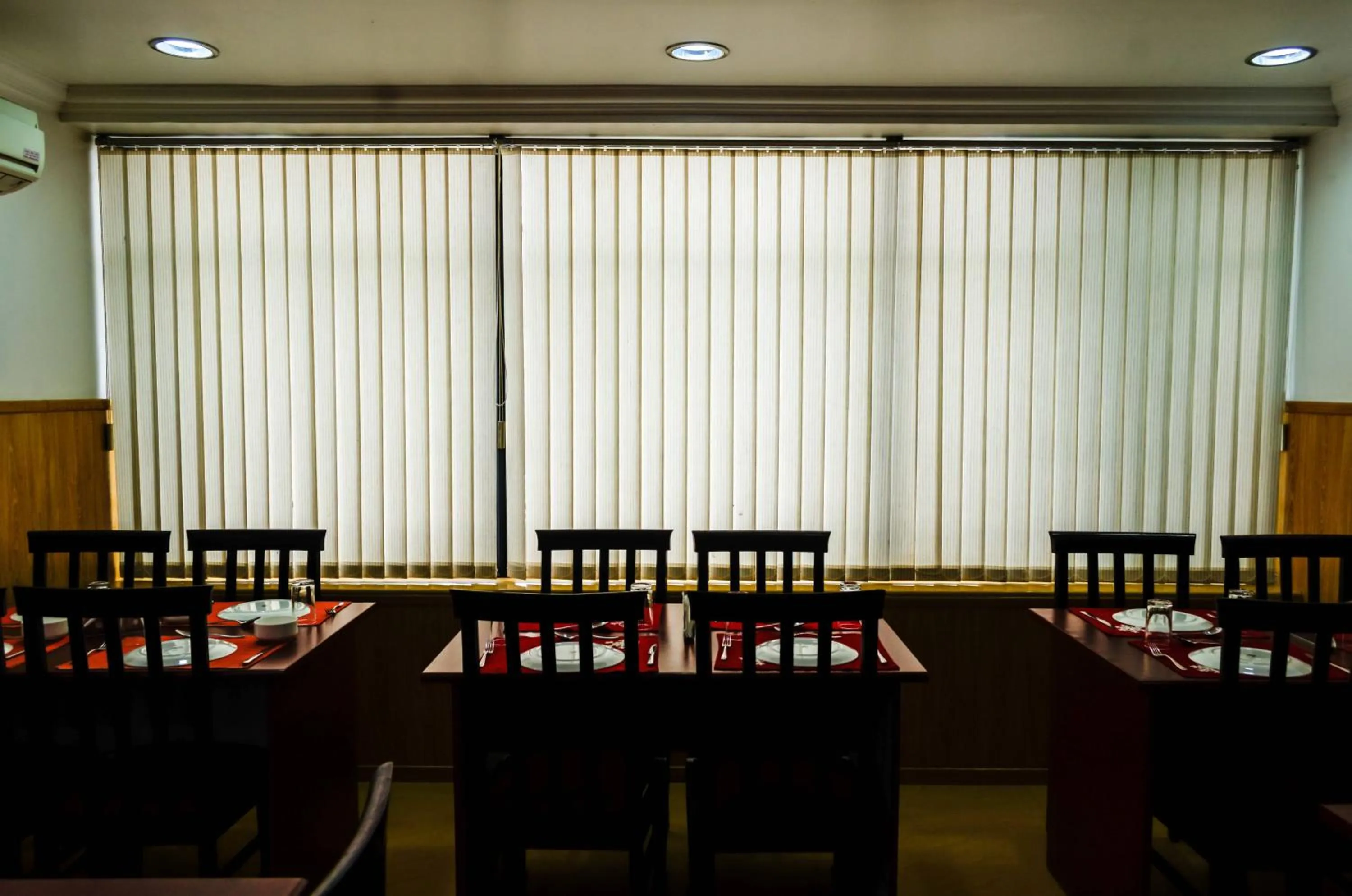 Restaurant/places to eat in Hotel Opalo Kailas