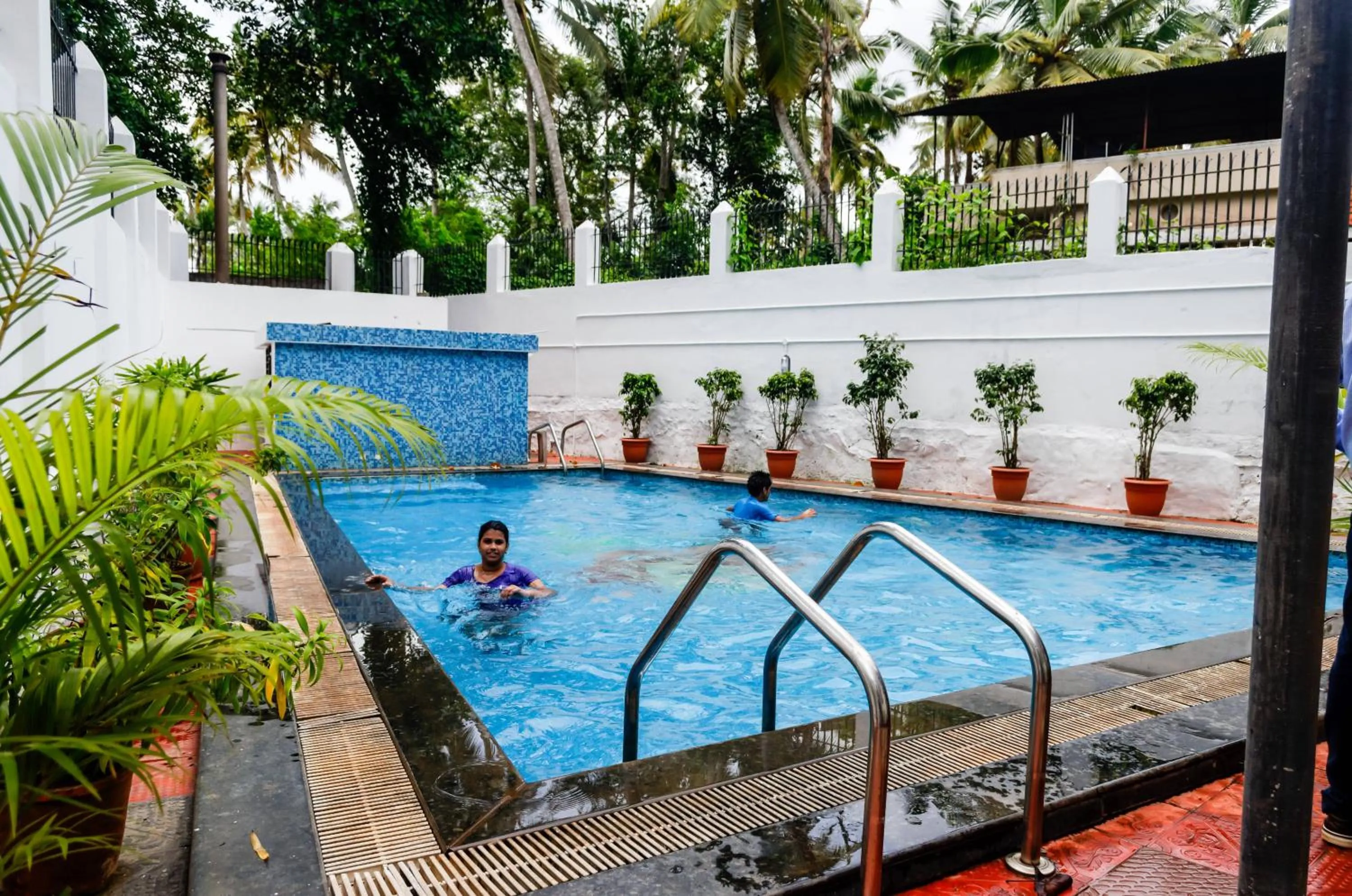 Swimming pool in Hotel Opalo Kailas