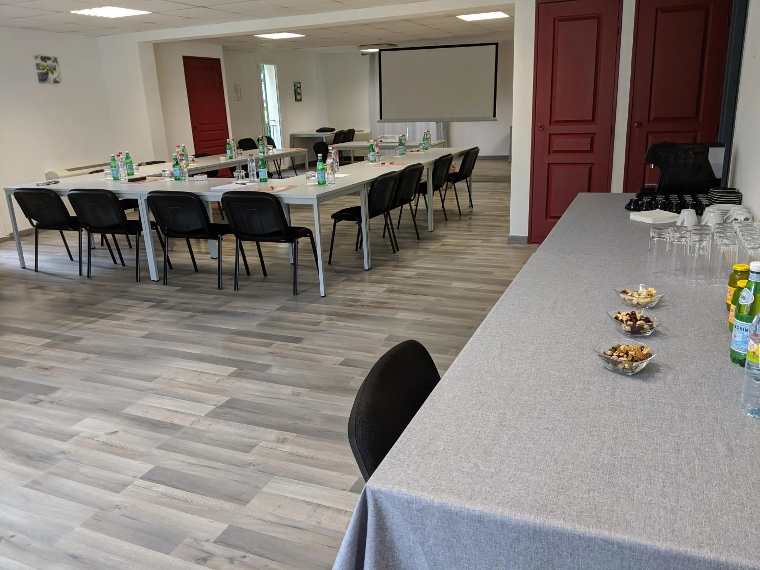 Business facilities in Hôtel Le Pradet