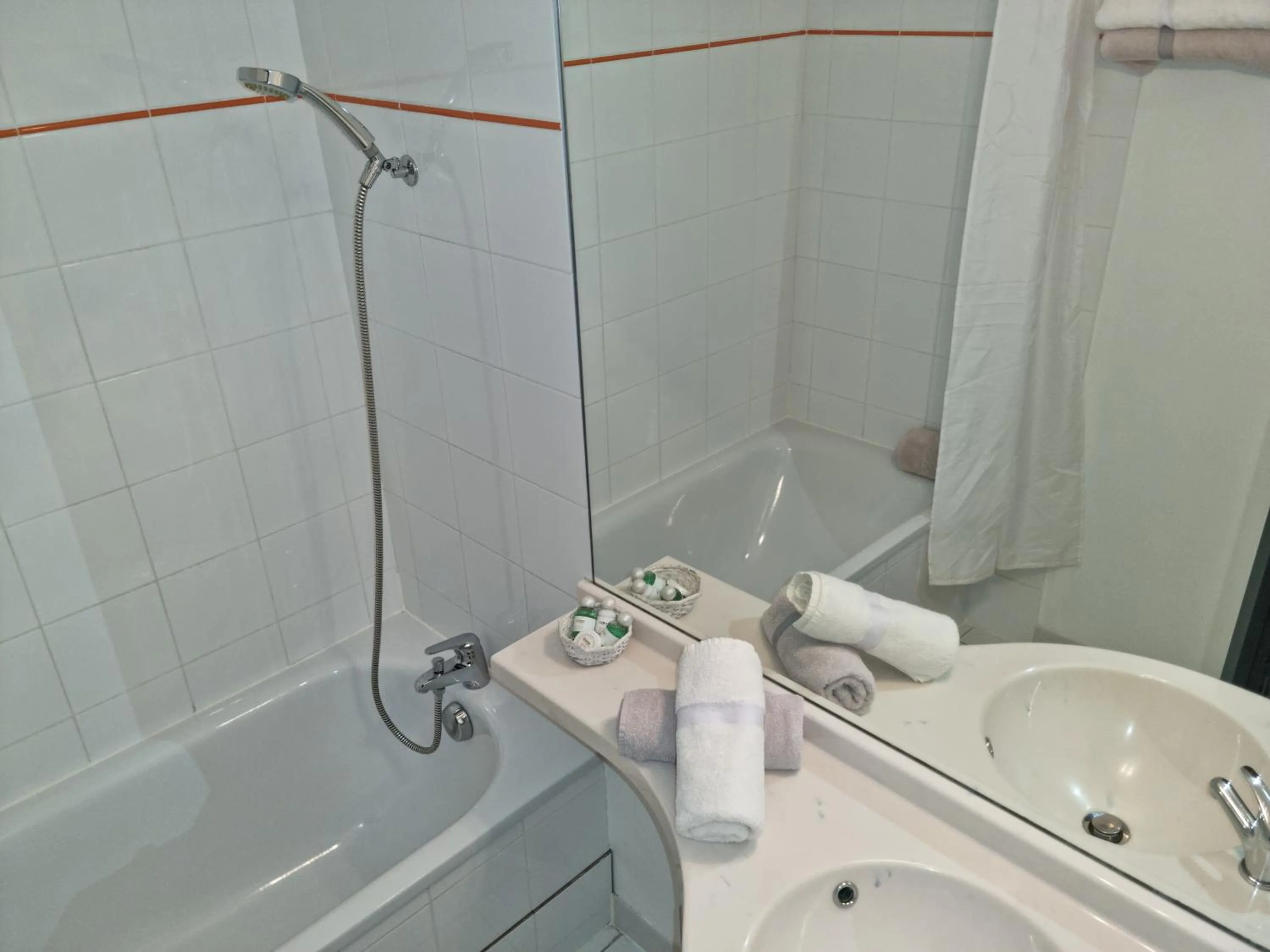 Bathroom in Hôtel Le Pradet