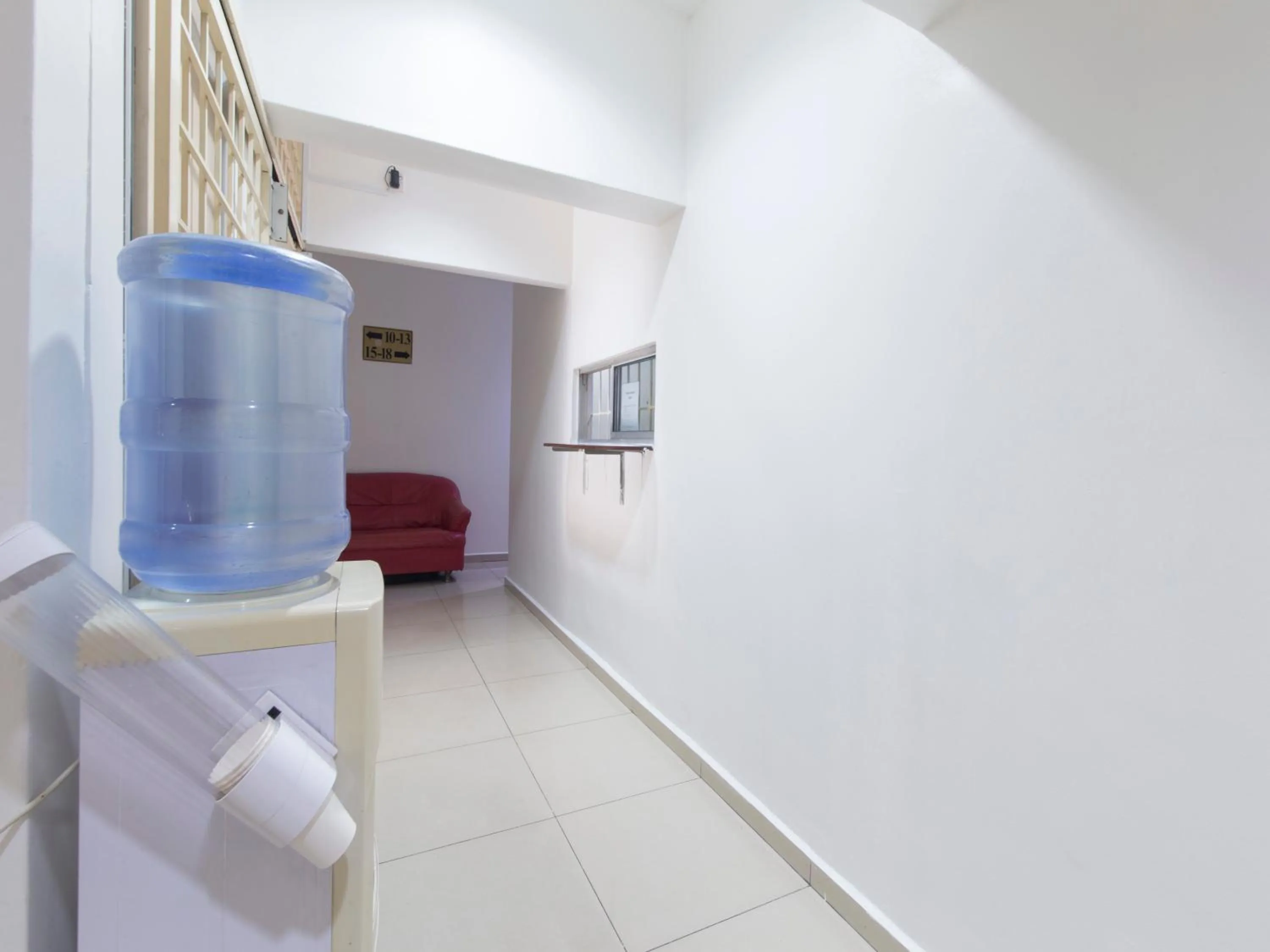 Lobby or reception in OYO 44072 Mines Cempaka Hotel