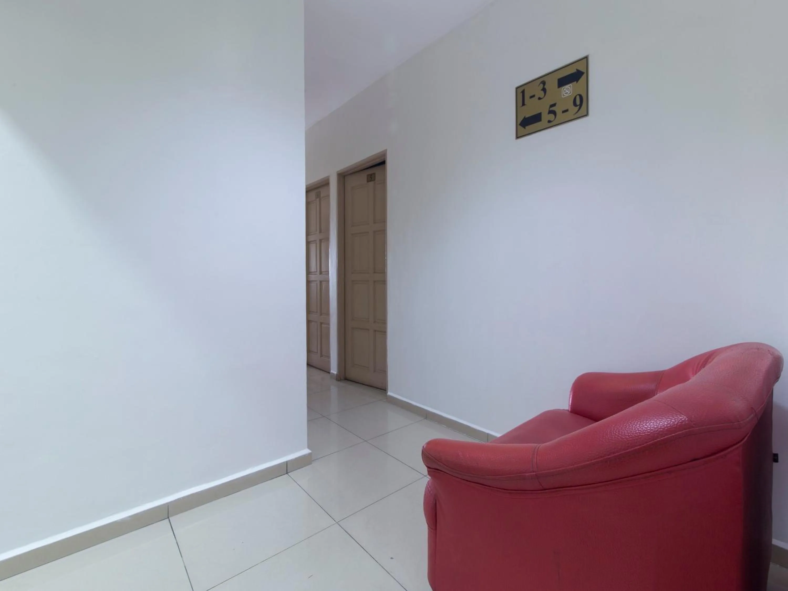 Lobby or reception in OYO 44072 Mines Cempaka Hotel