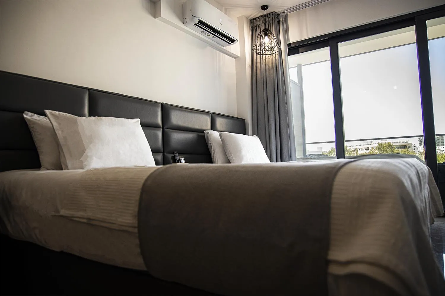 Bedroom, Bed in Jimmy's Suites