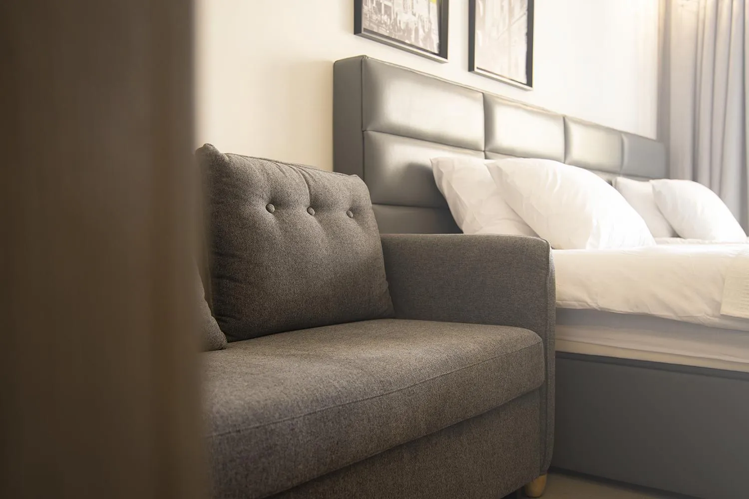 Bedroom, Bed in Jimmy's Suites