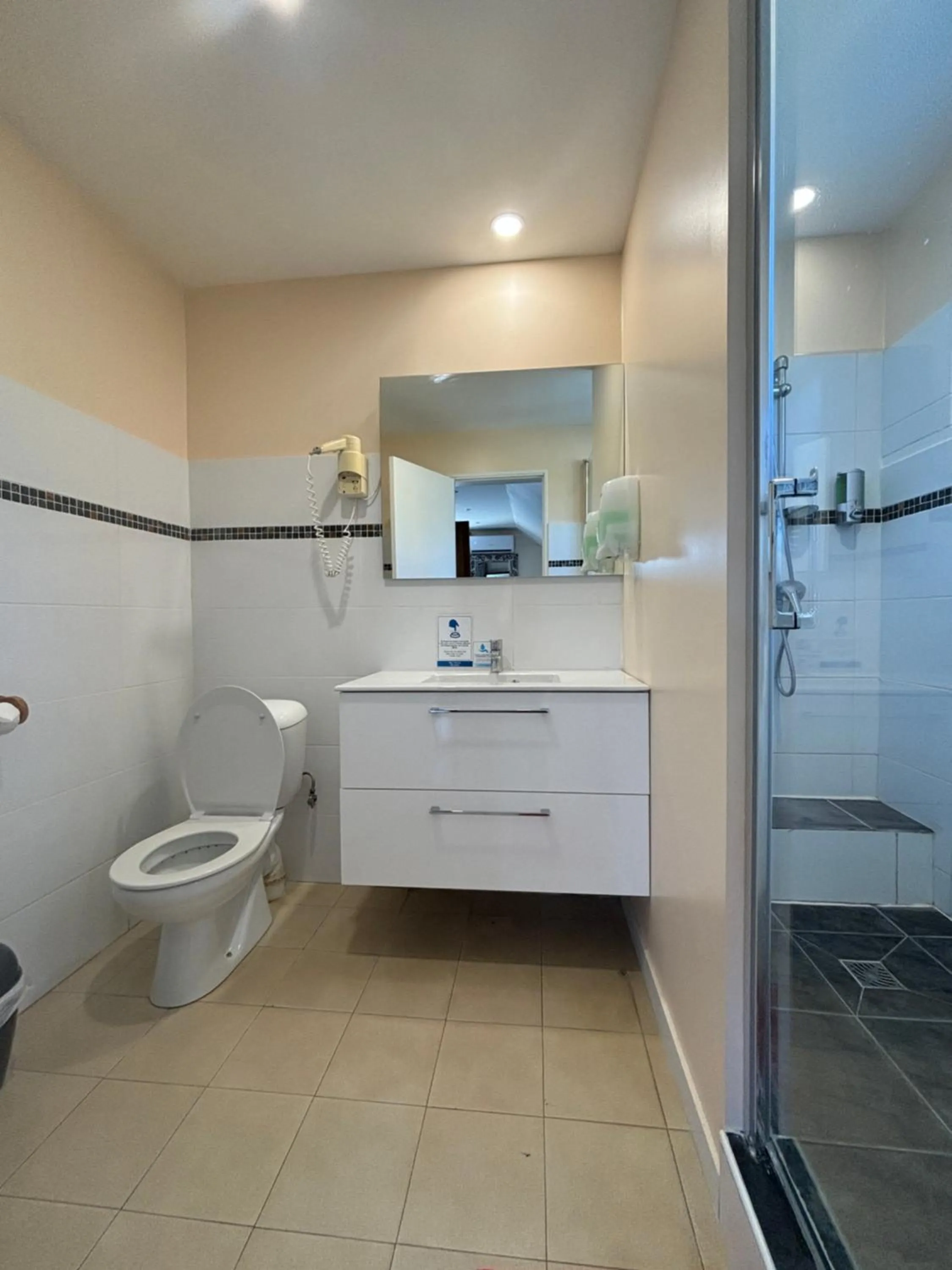 Shower in Hôtel Coco Island