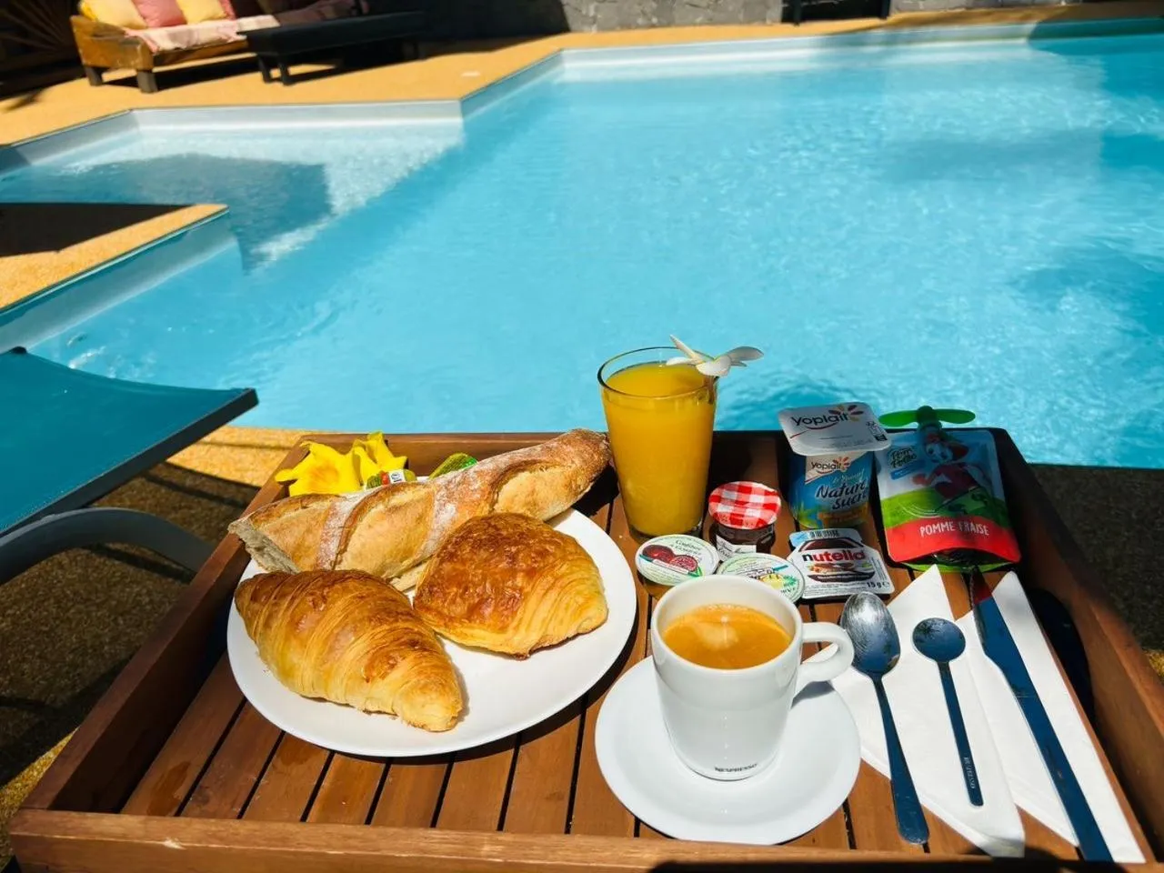 Continental breakfast in Hôtel Coco Island
