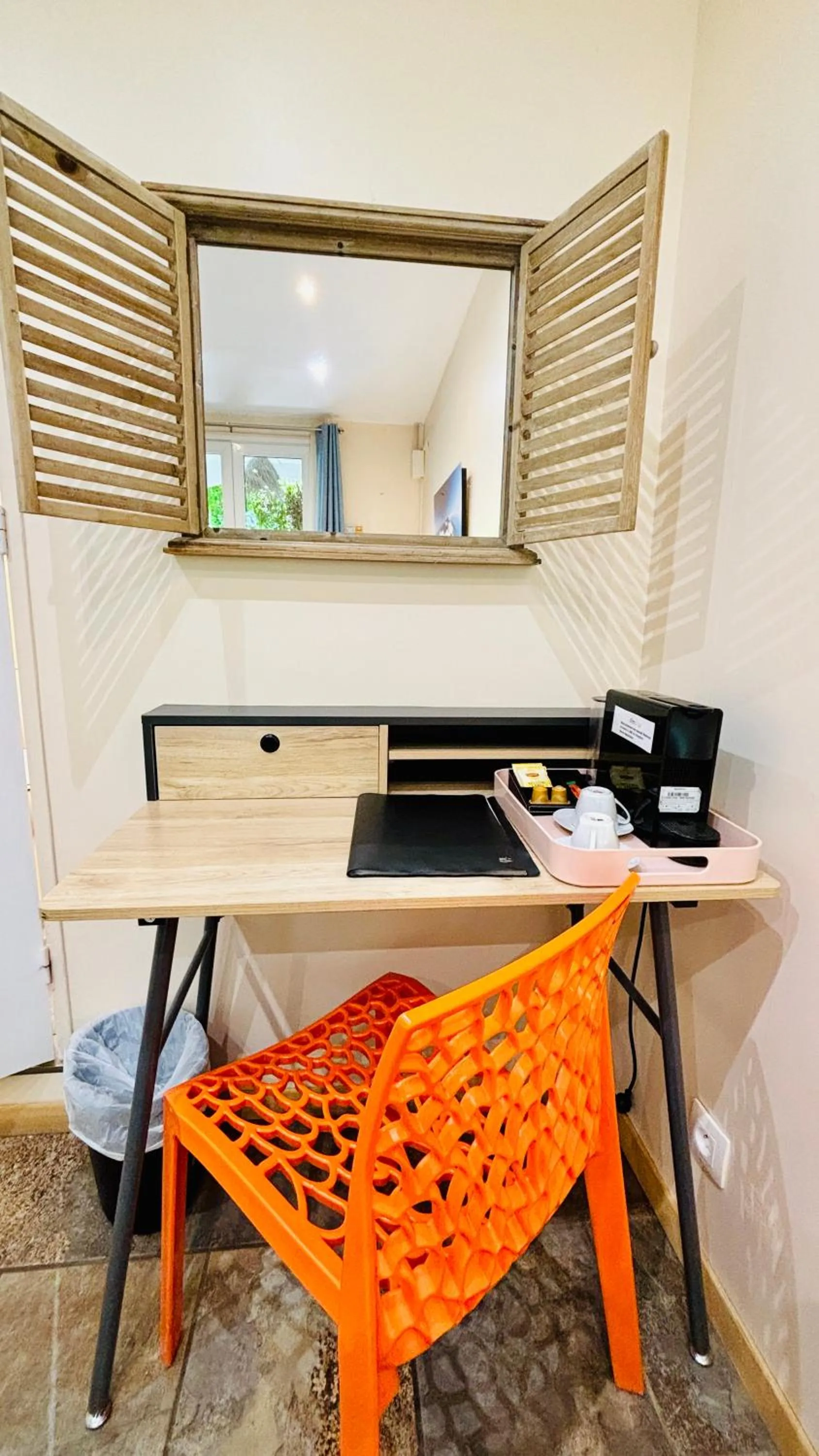 Dining area in Hôtel Coco Island