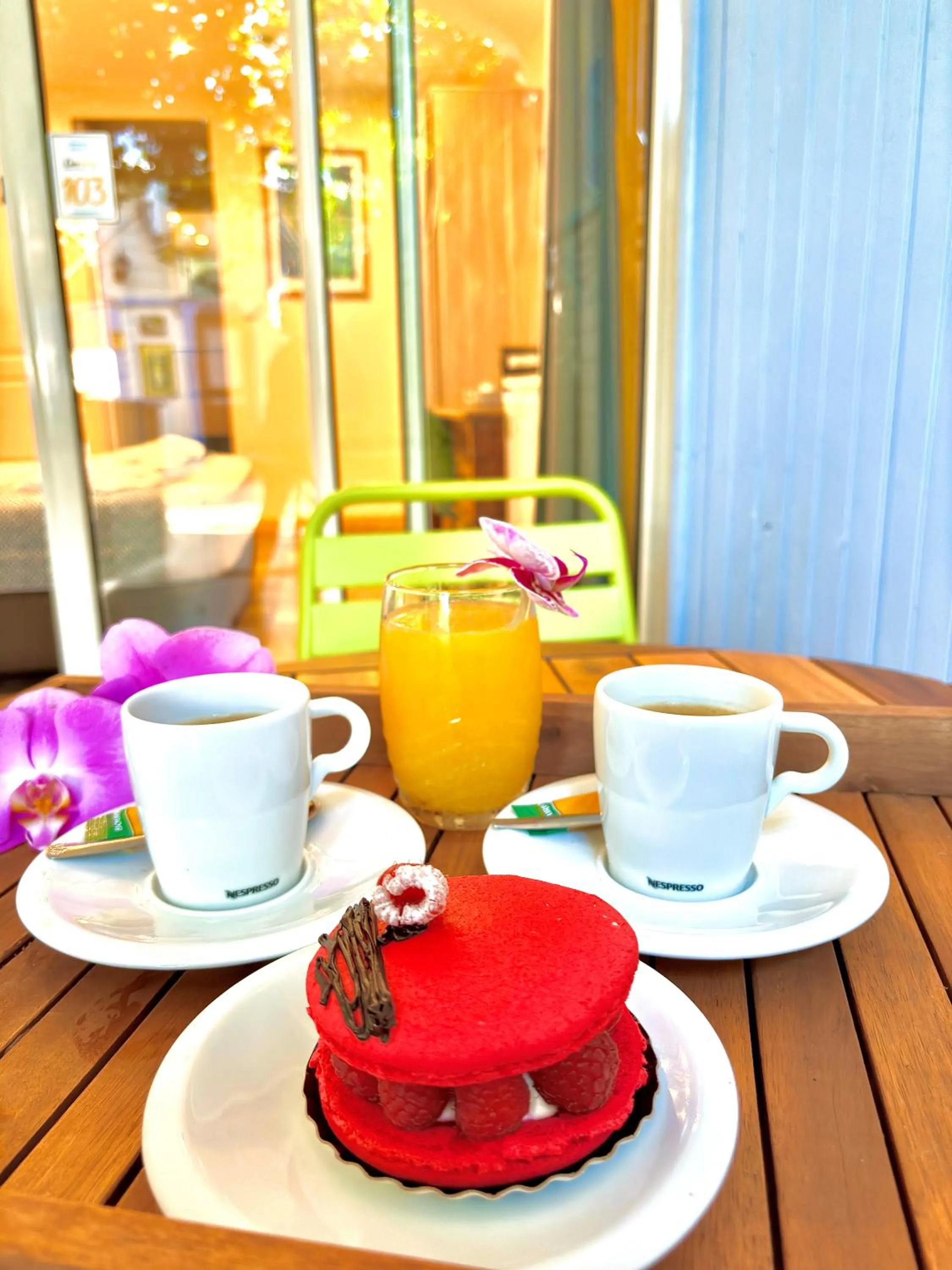 Continental breakfast in Hôtel Coco Island