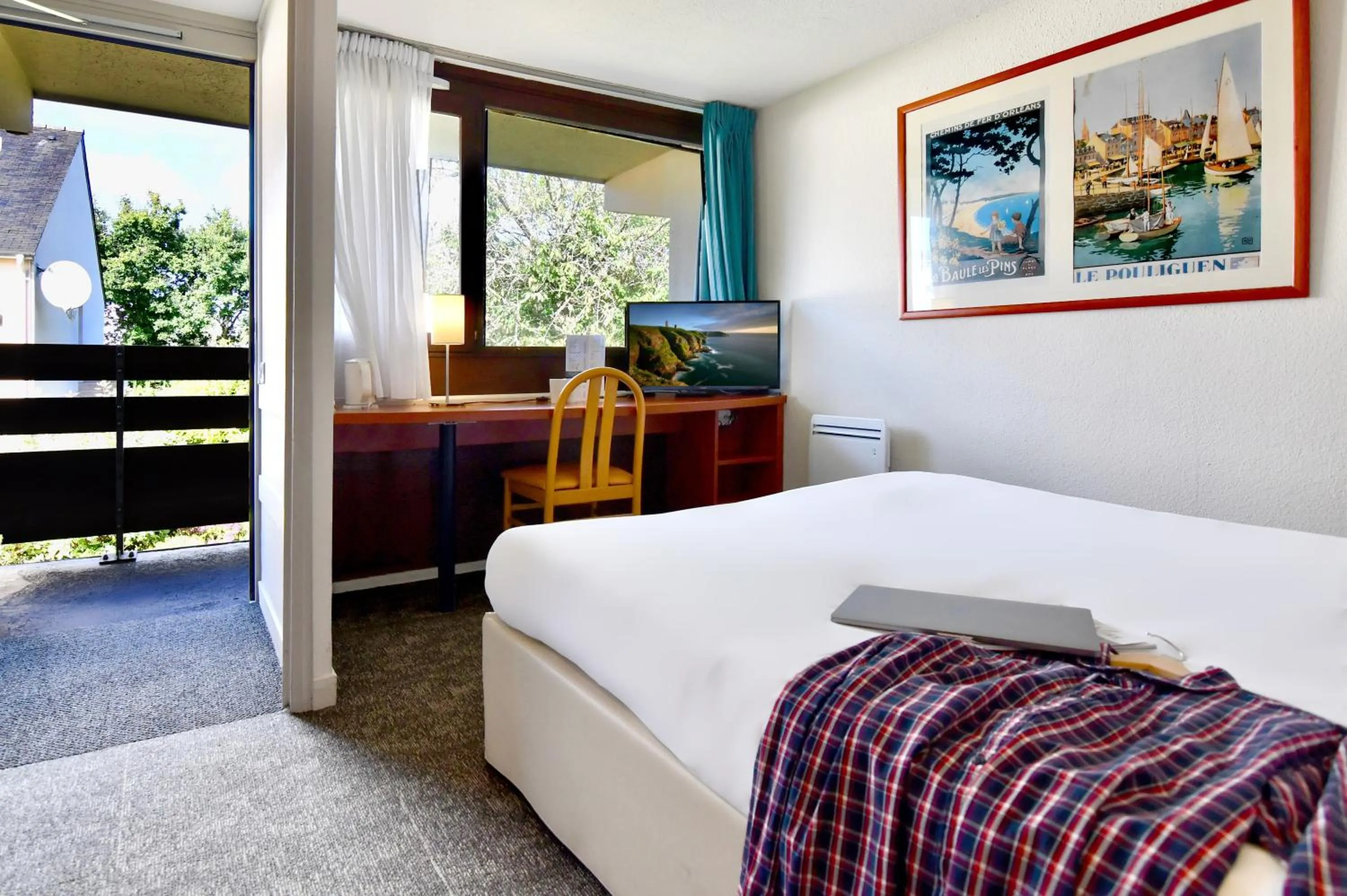 Bed in Kyriad Lannion-Perros-Guirec