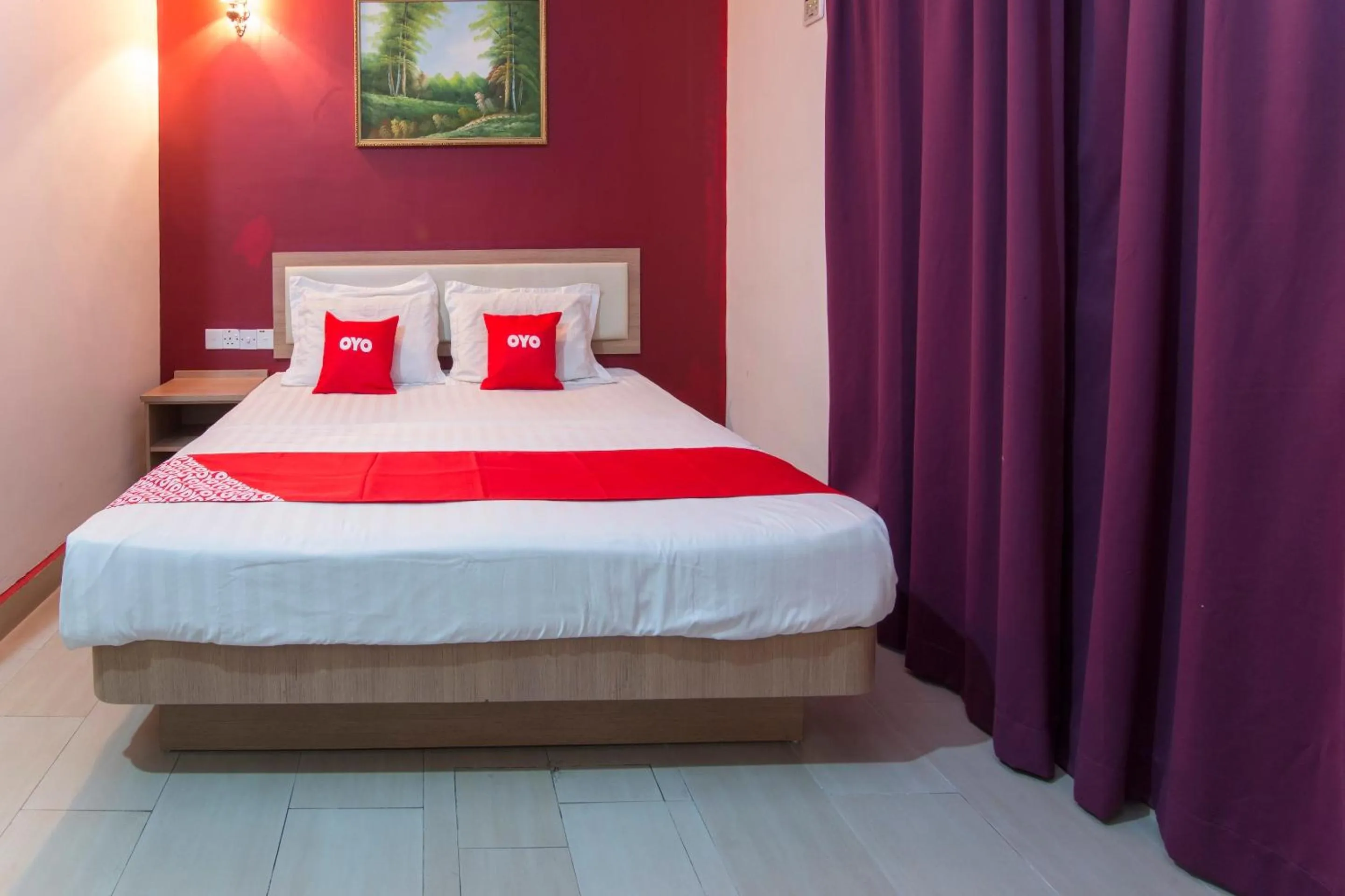 Bedroom, Bed in Valley View Hotel