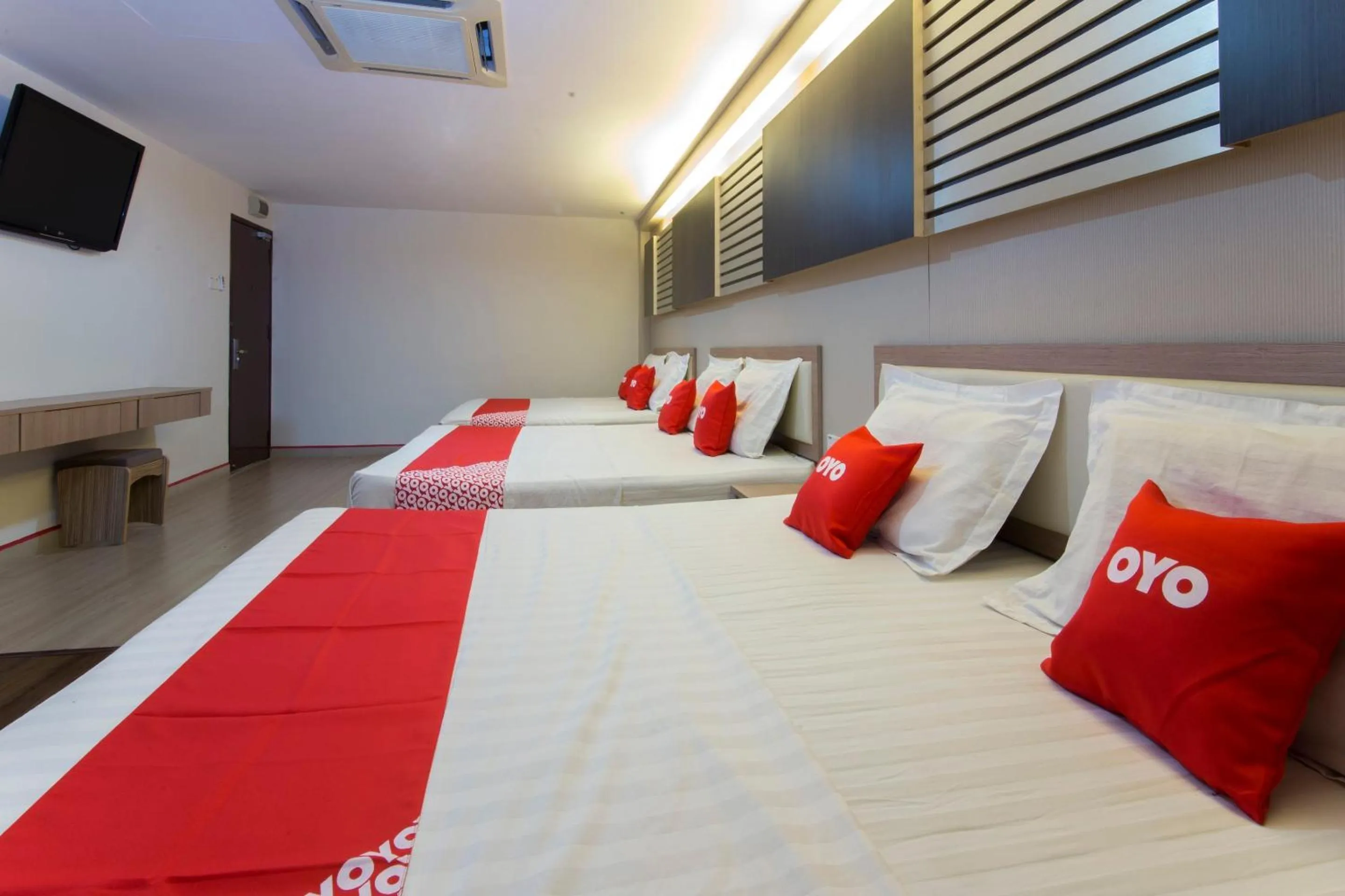 Bedroom, Bed in Valley View Hotel