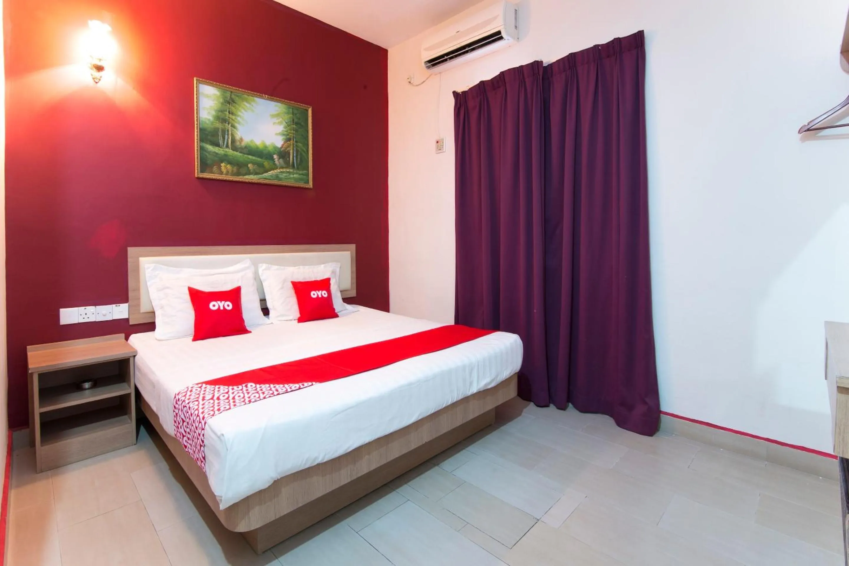 Bedroom, Bed in Valley View Hotel