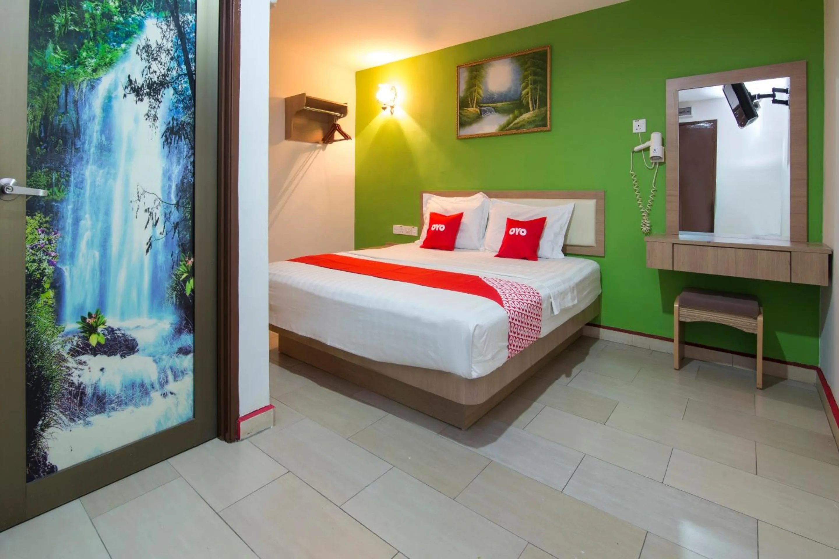 Bedroom, Bed in Valley View Hotel