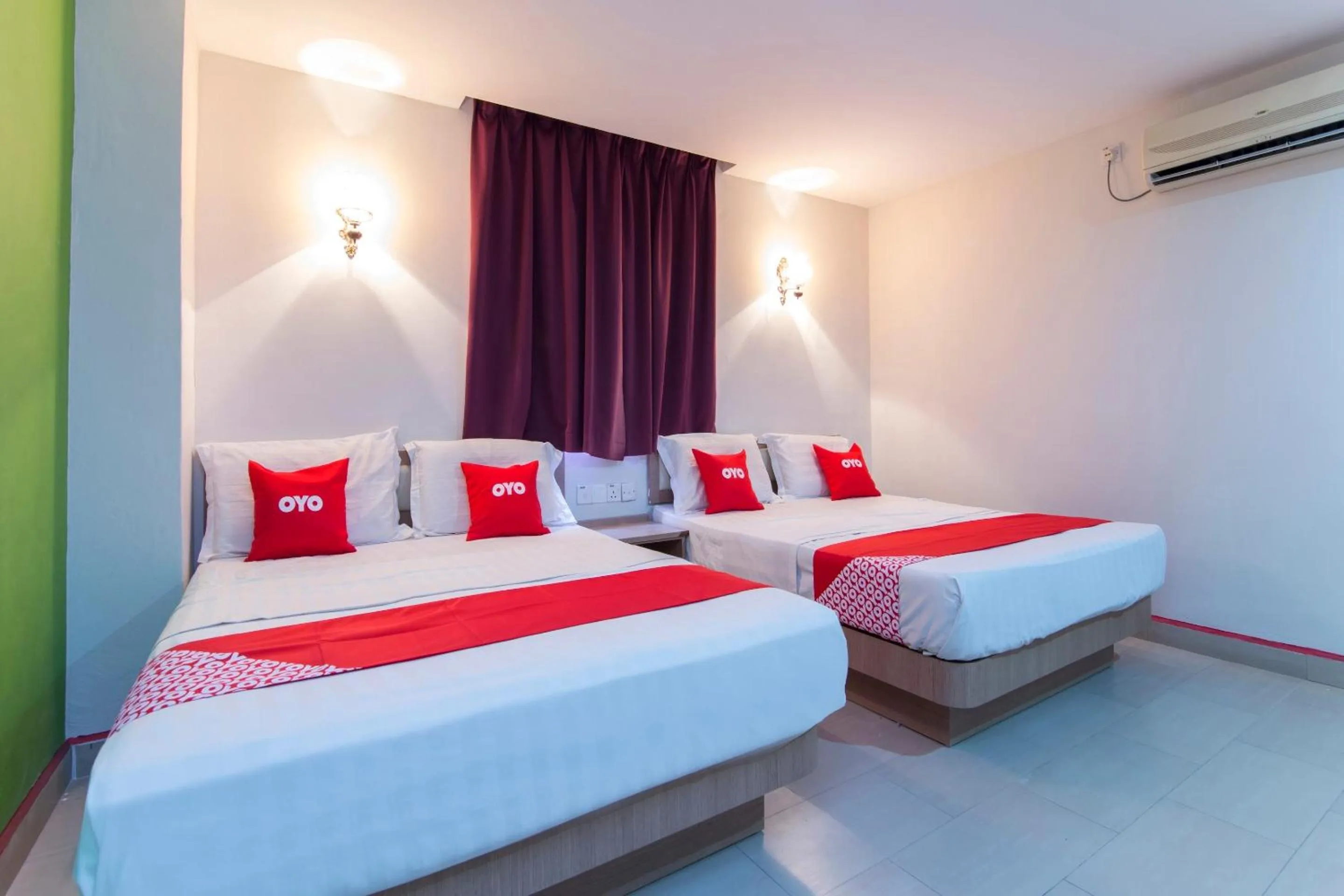 Bedroom, Bed in Valley View Hotel