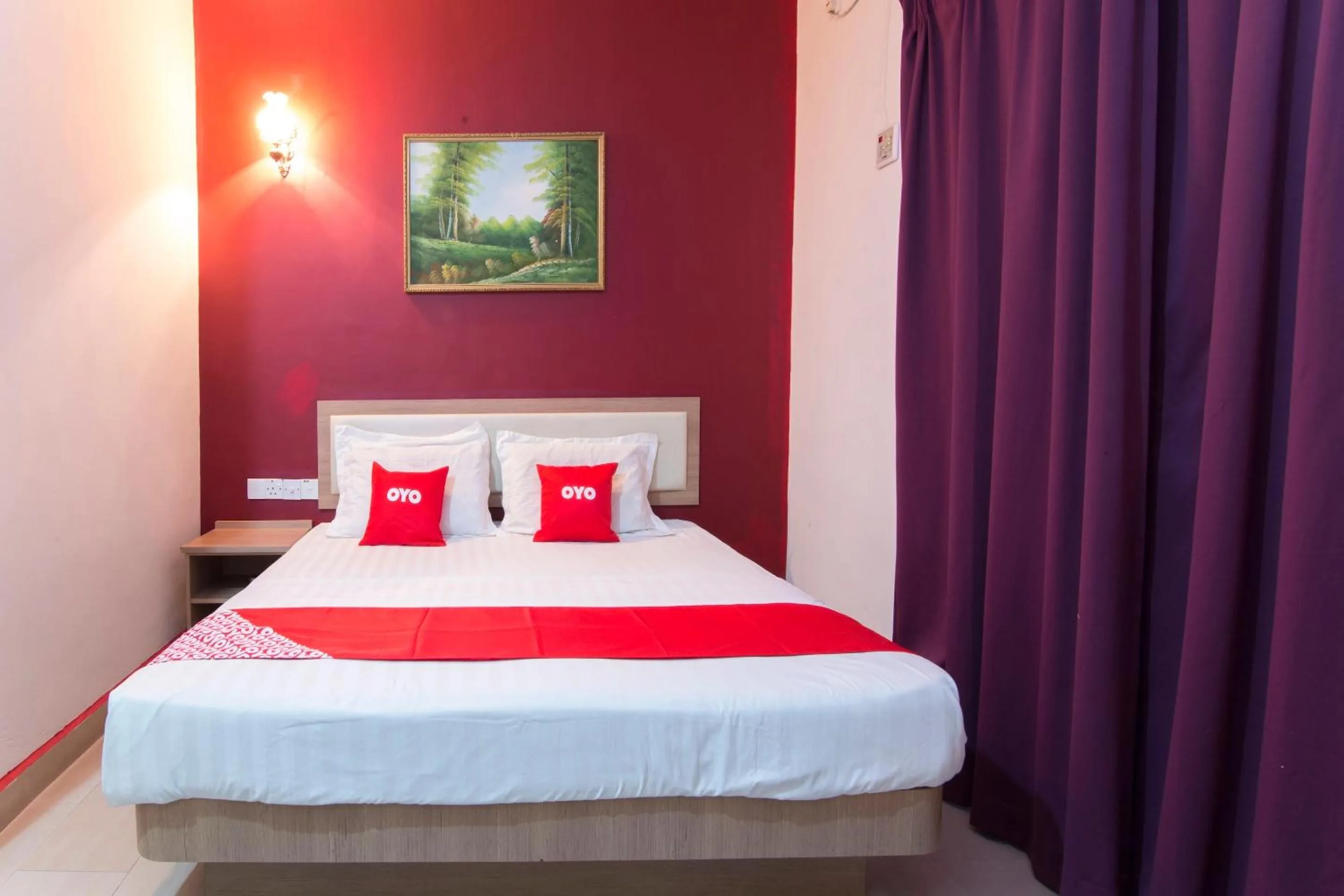 Bedroom, Bed in Valley View Hotel