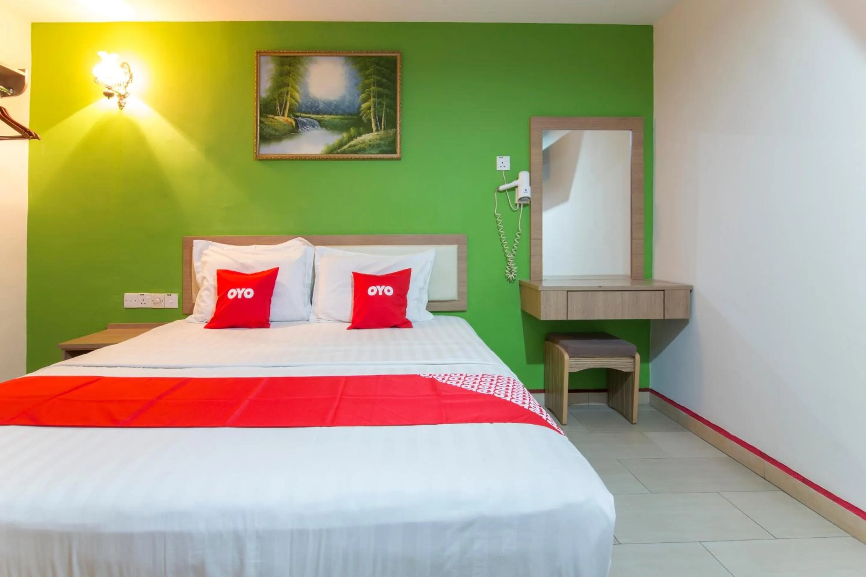 Bedroom, Bed in Valley View Hotel