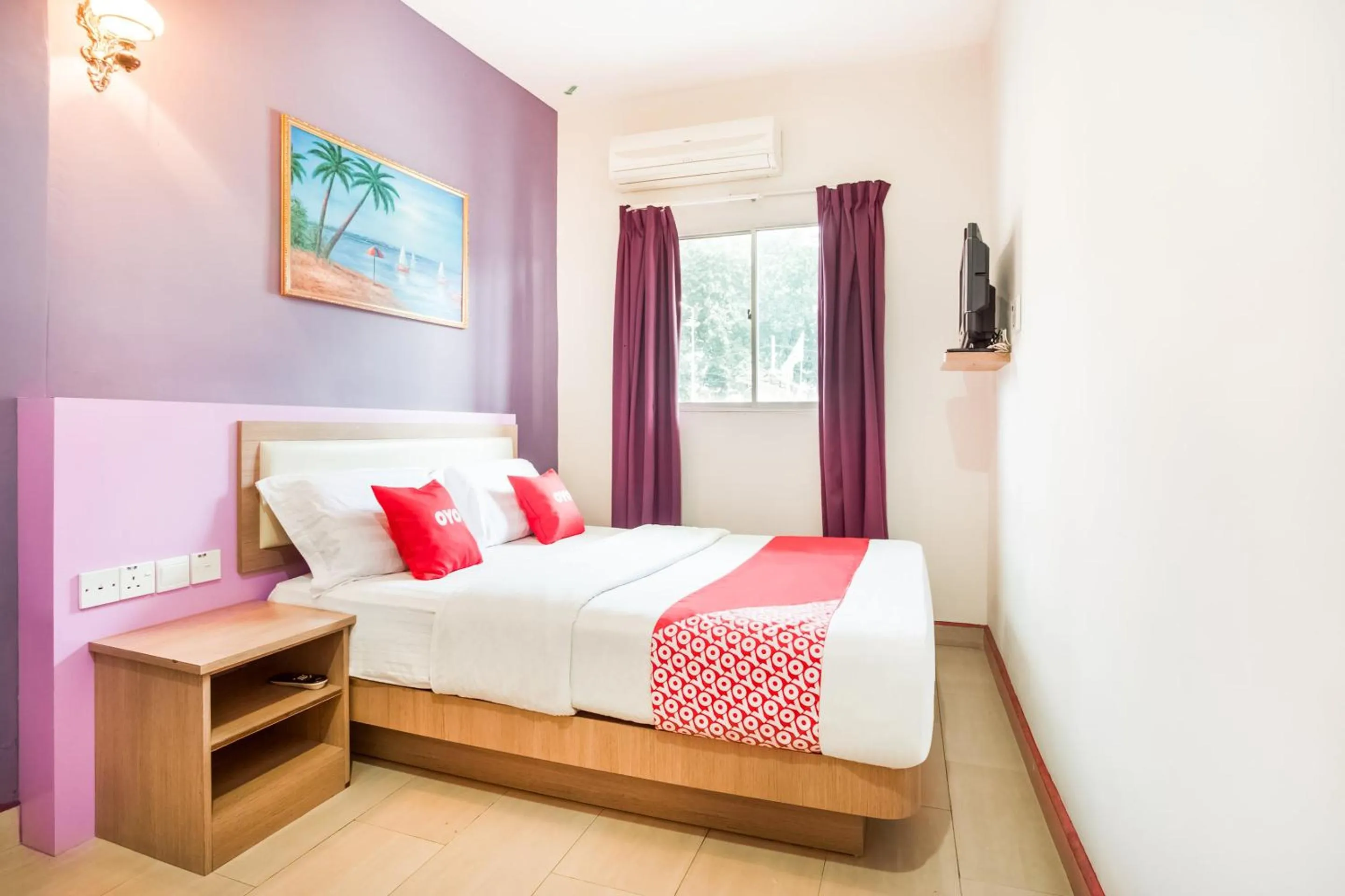 Bedroom, Bed in Valley View Hotel