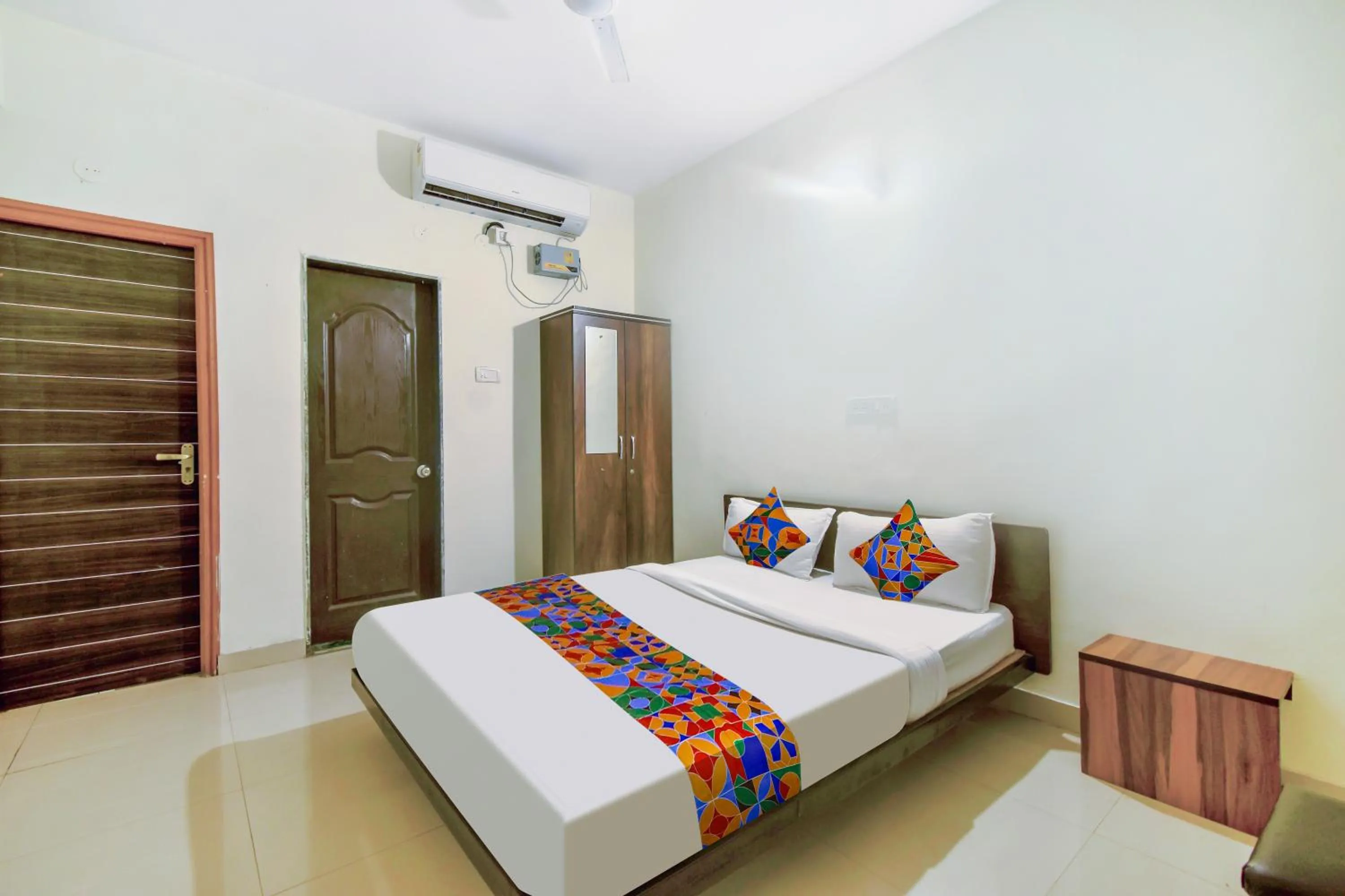 Bed in FabExpress SRH - Nr Butterfly Park - Hinjawadi