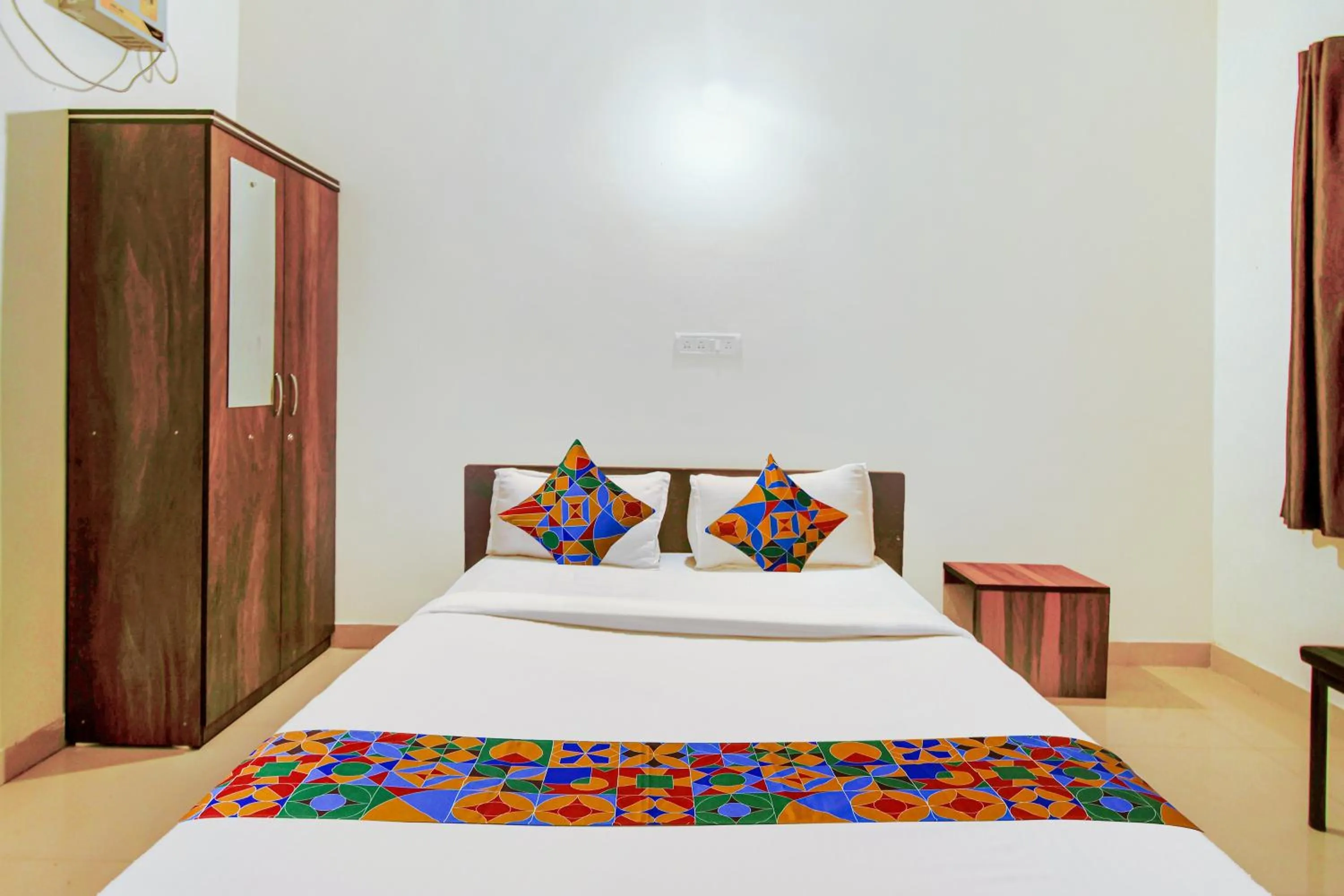 Bed in FabExpress SRH - Nr Butterfly Park - Hinjawadi