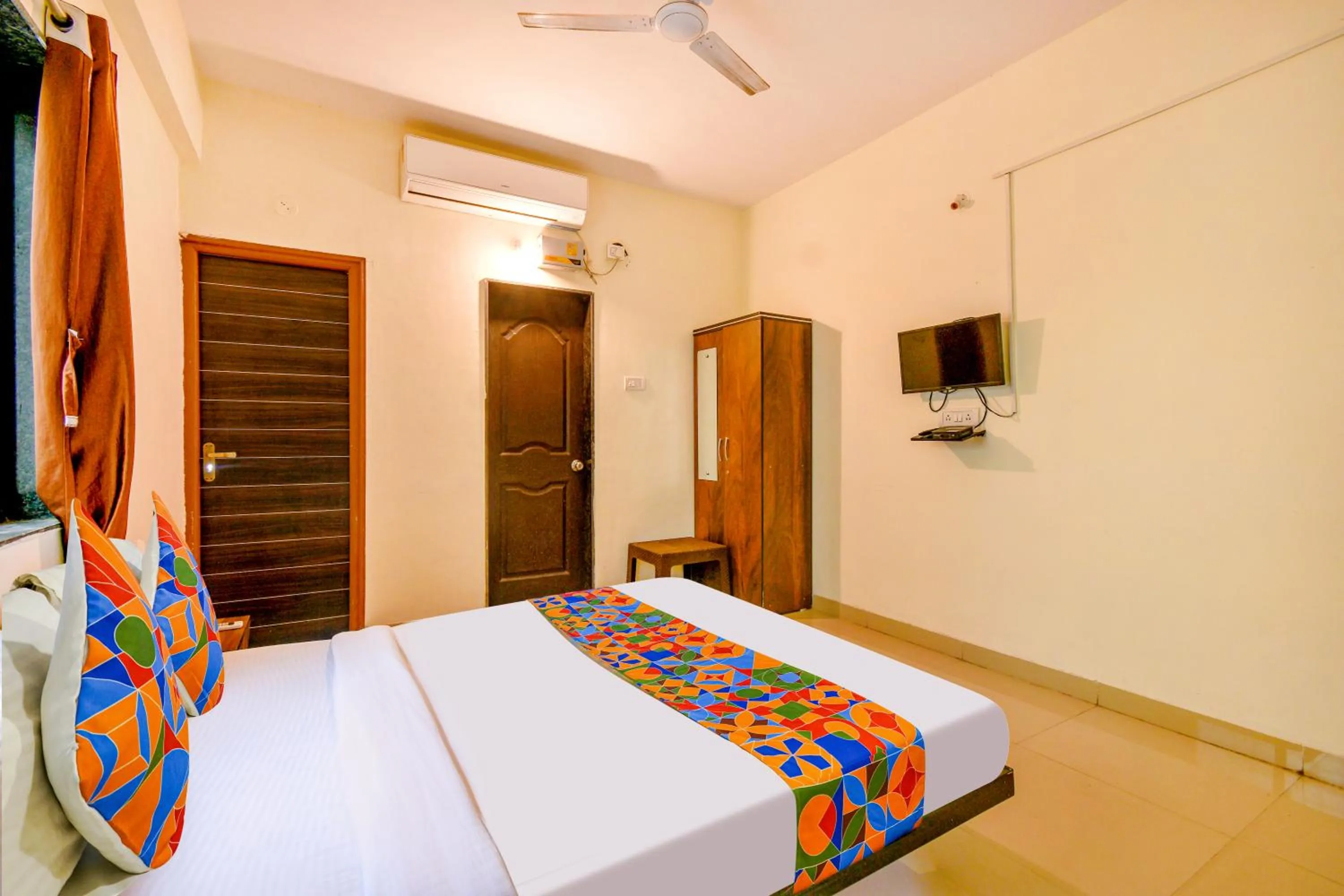 Bed in FabExpress SRH - Nr Butterfly Park - Hinjawadi