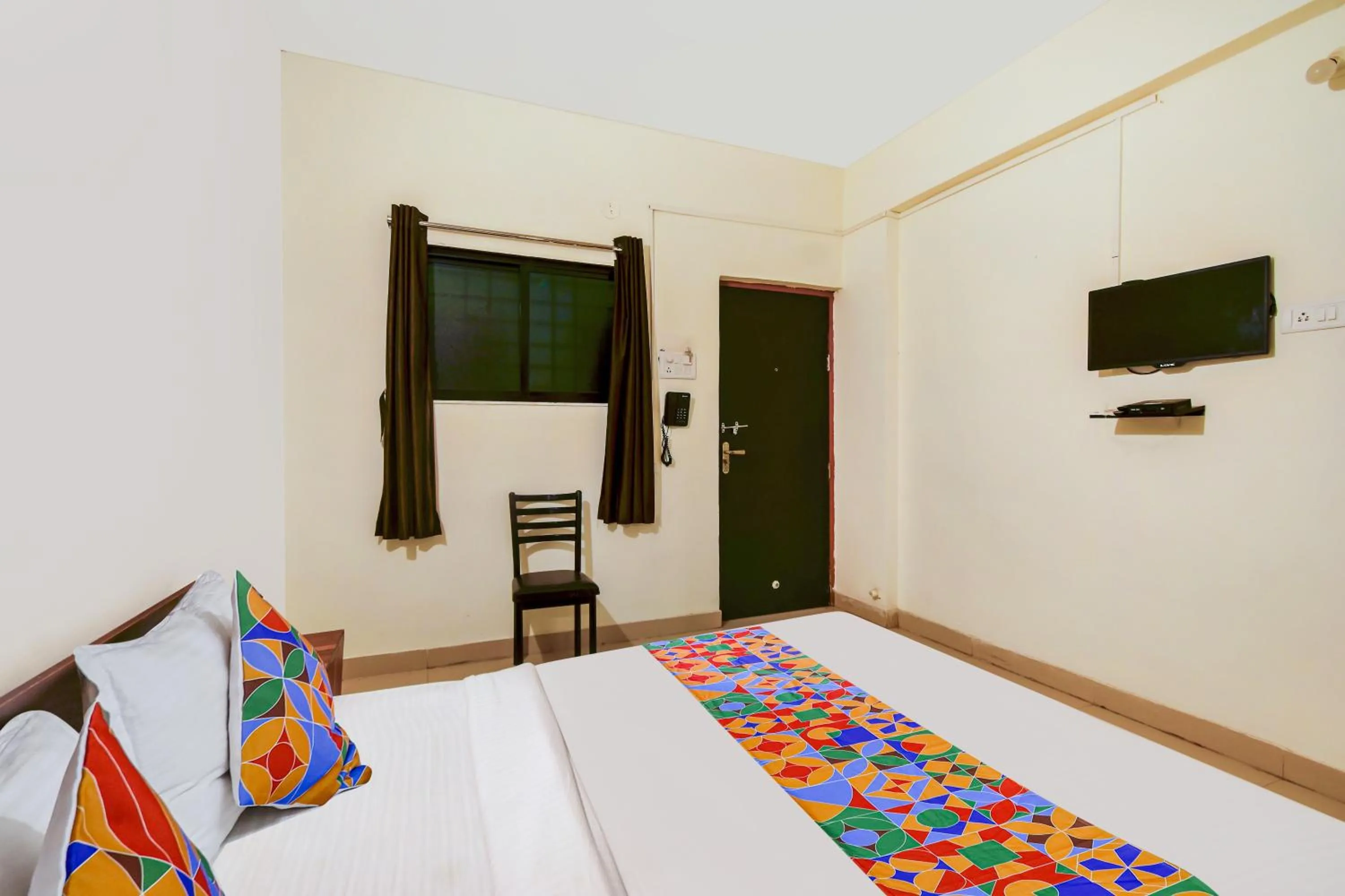 Bed in FabExpress SRH - Nr Butterfly Park - Hinjawadi