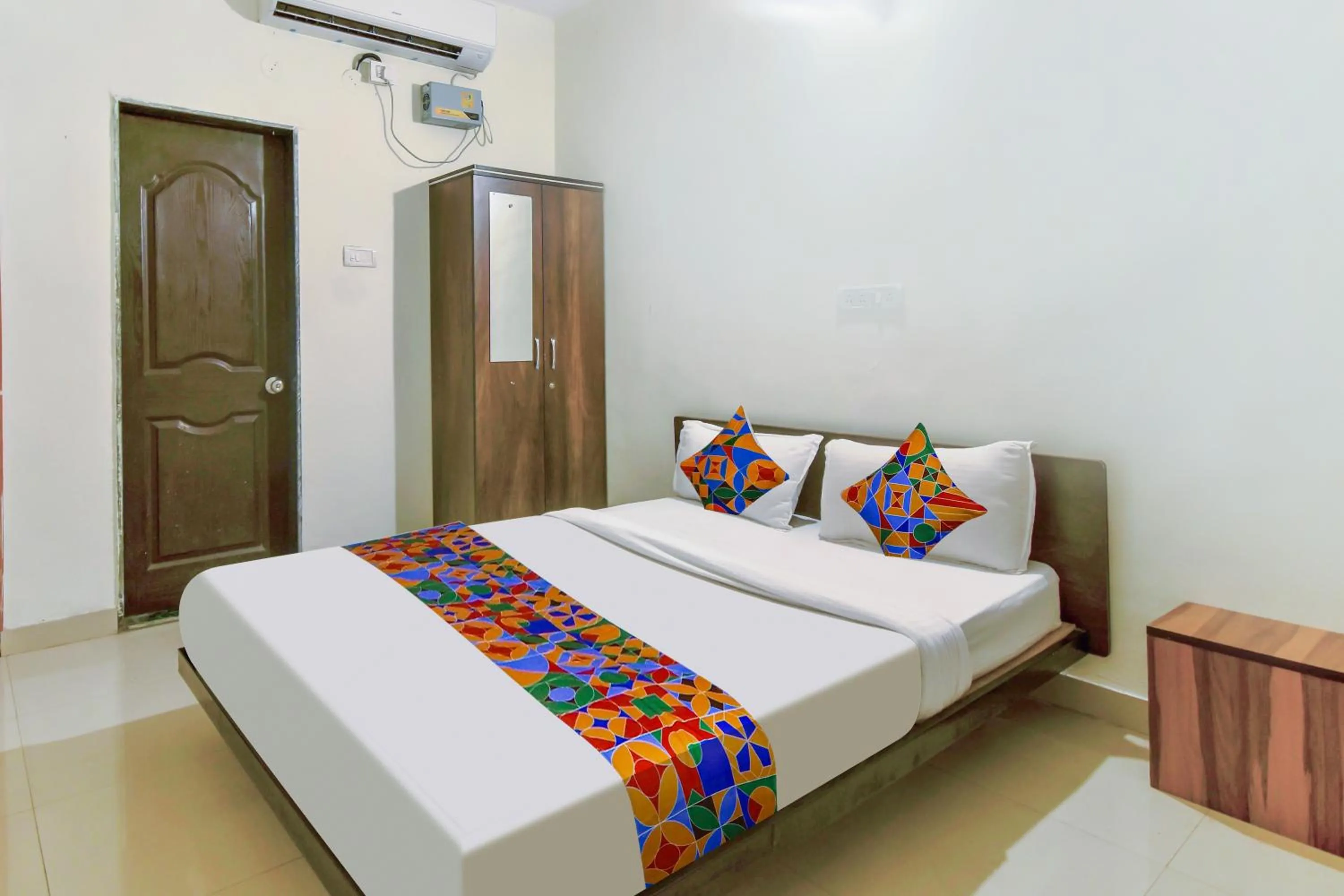 Bed in FabExpress SRH - Nr Butterfly Park - Hinjawadi