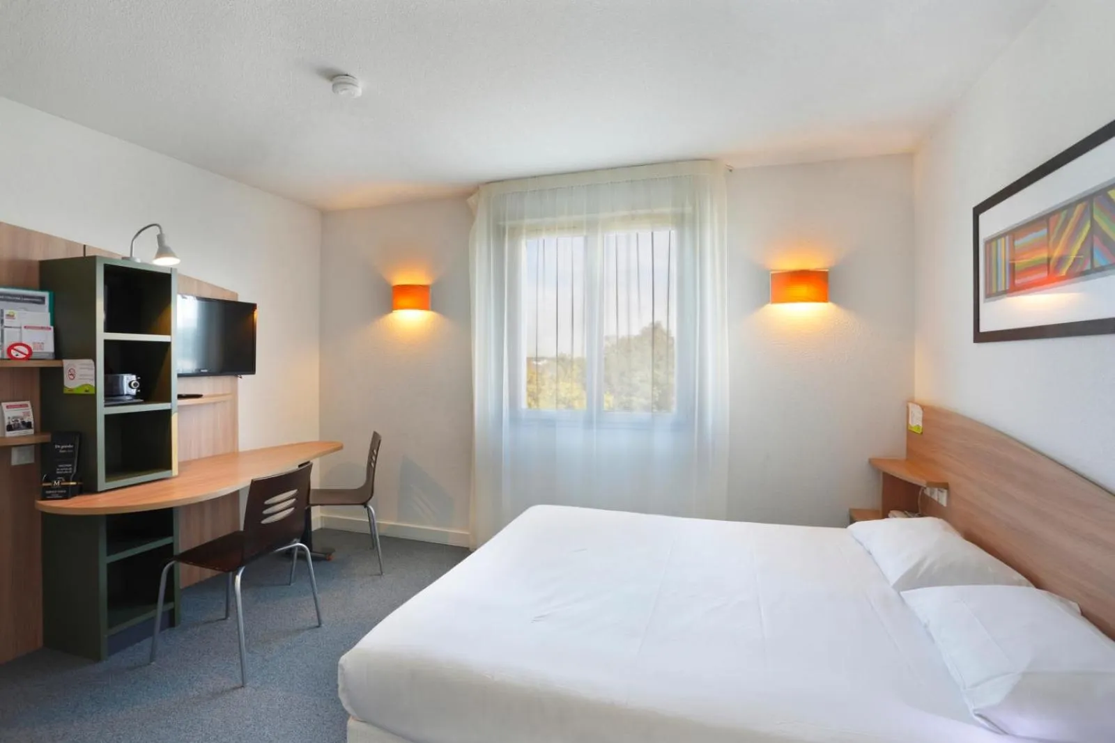 Bed in Suite-Home Orléans-Saran