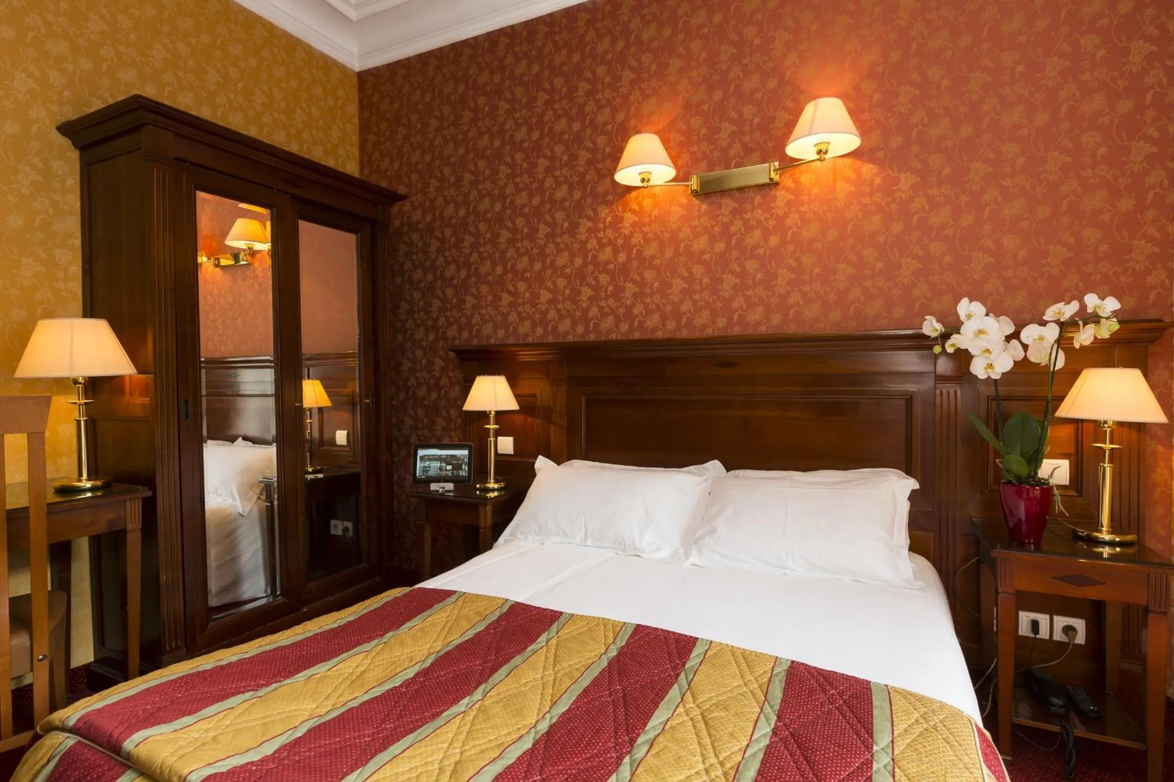 Bed in Hotel Viator - Gare de Lyon