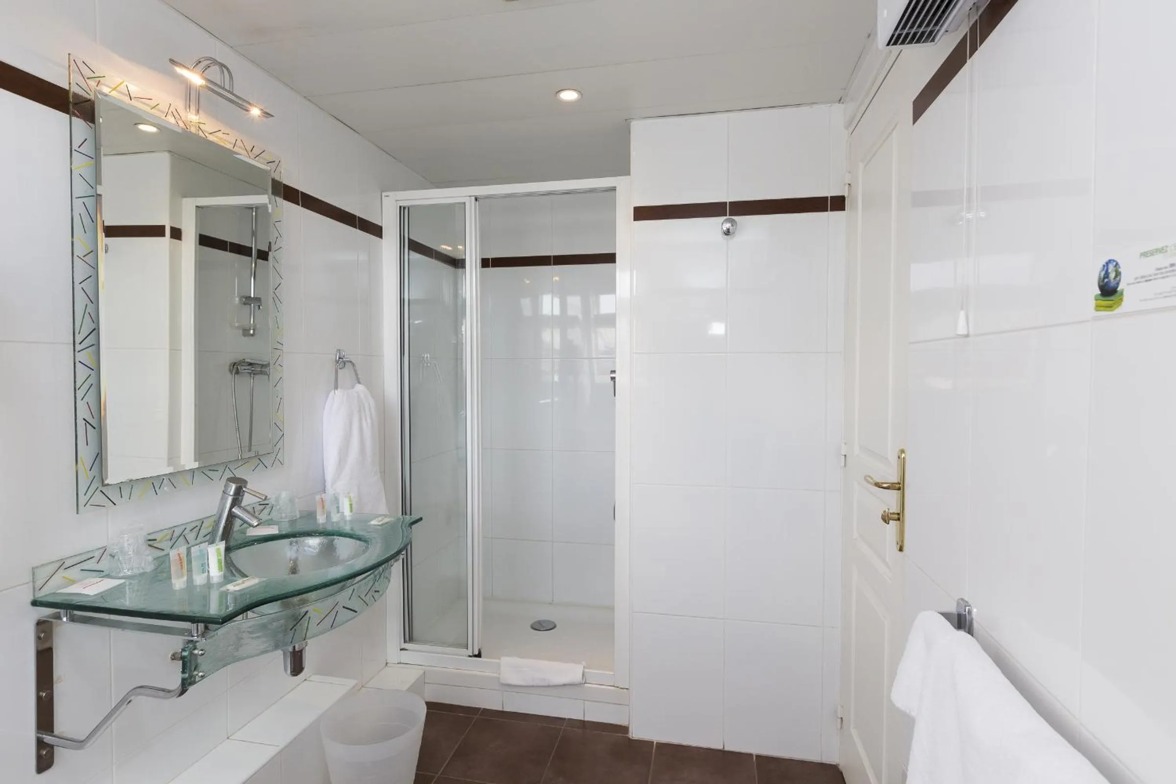 Shower in Hotel Viator - Gare de Lyon