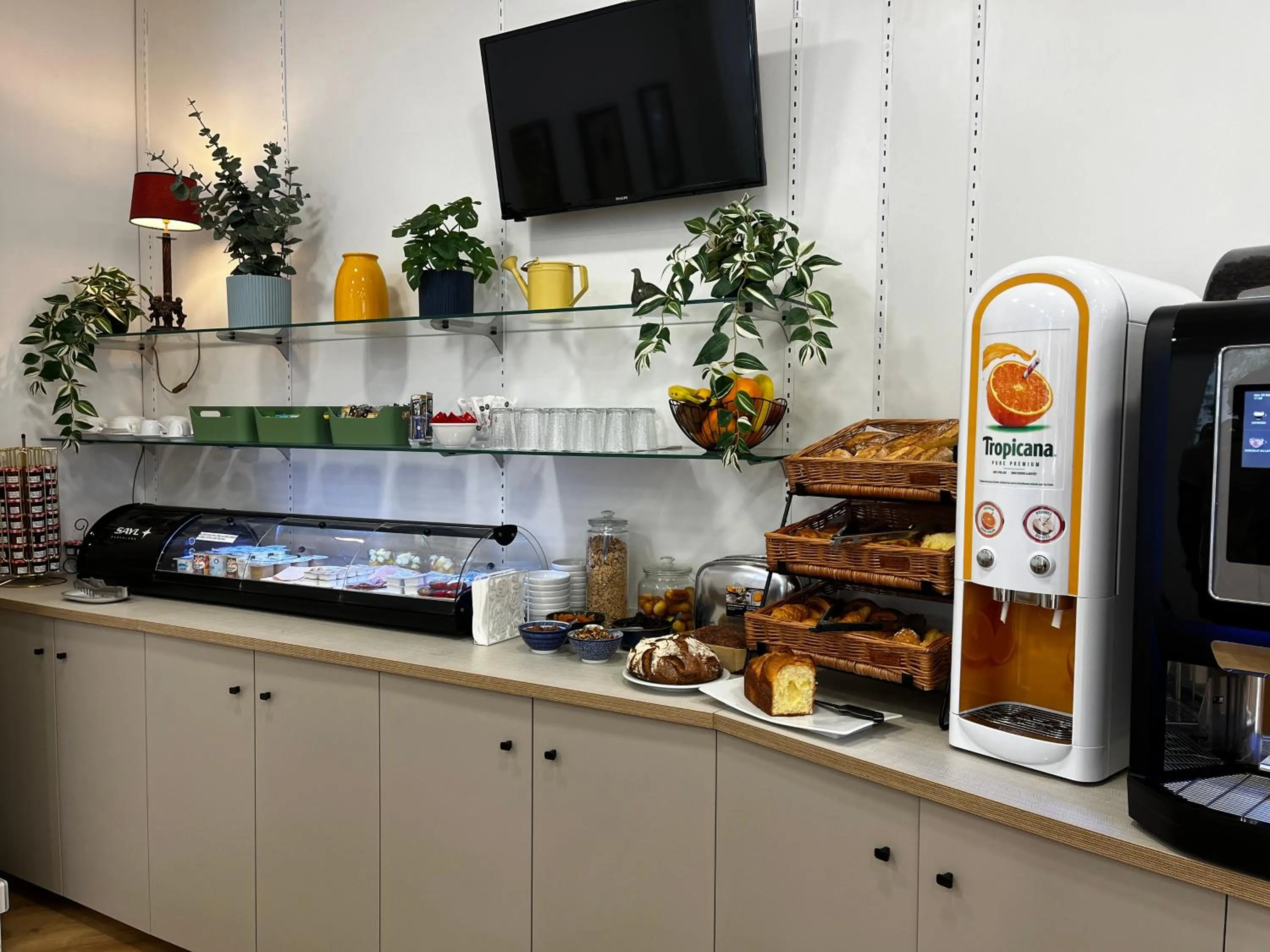 Buffet breakfast in Hotel Viator - Gare de Lyon