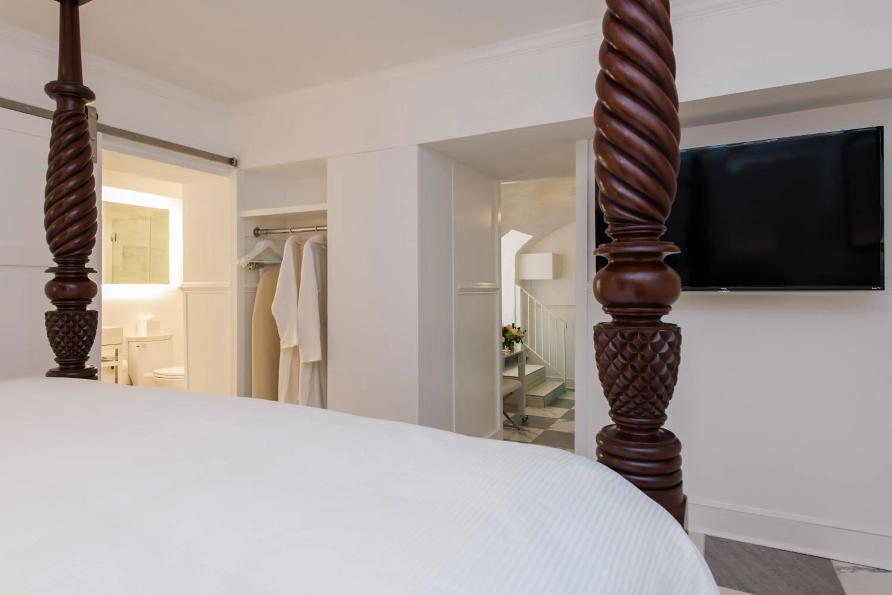 Bedroom, Bed in 20 South Battery