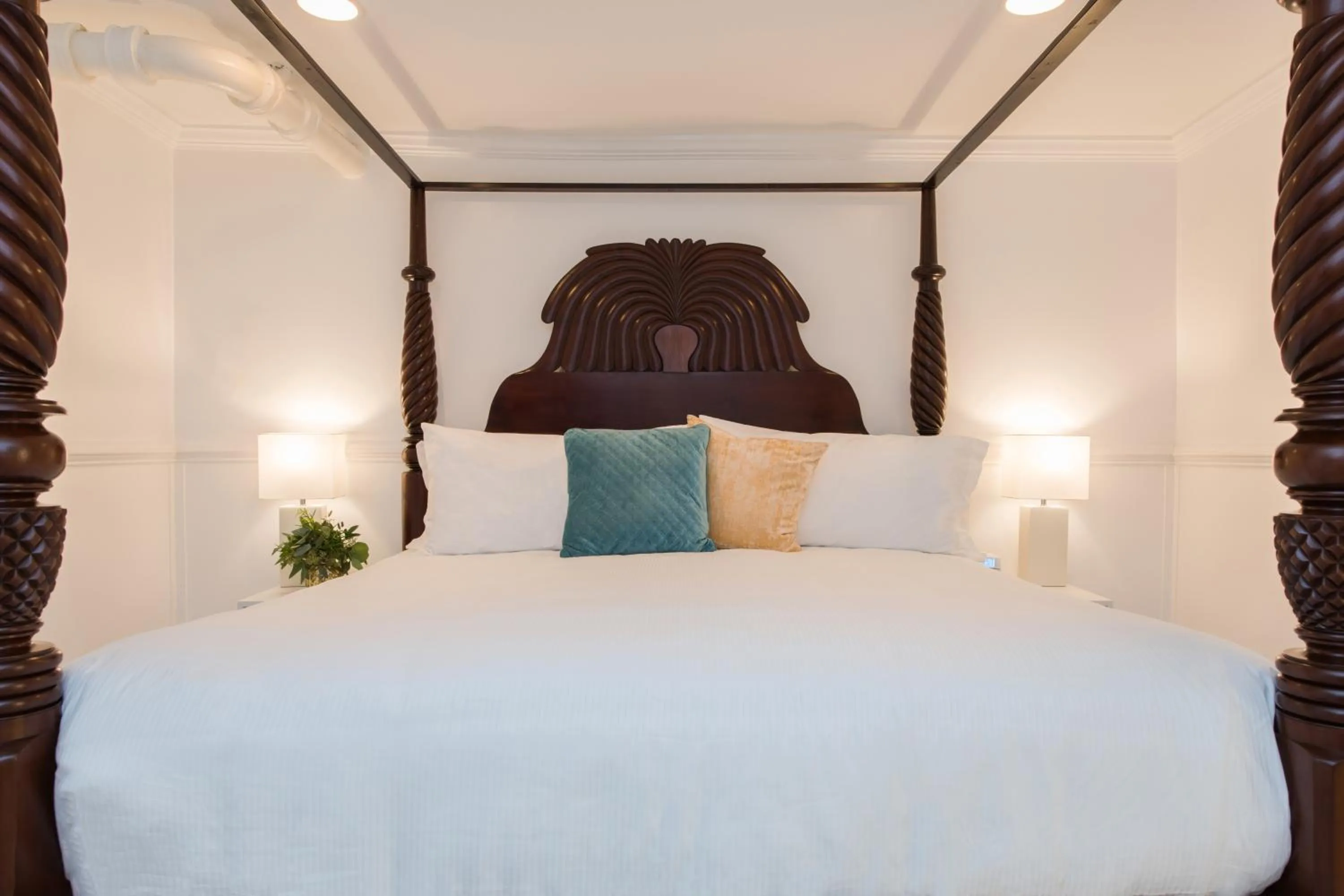 Bedroom, Bed in 20 South Battery