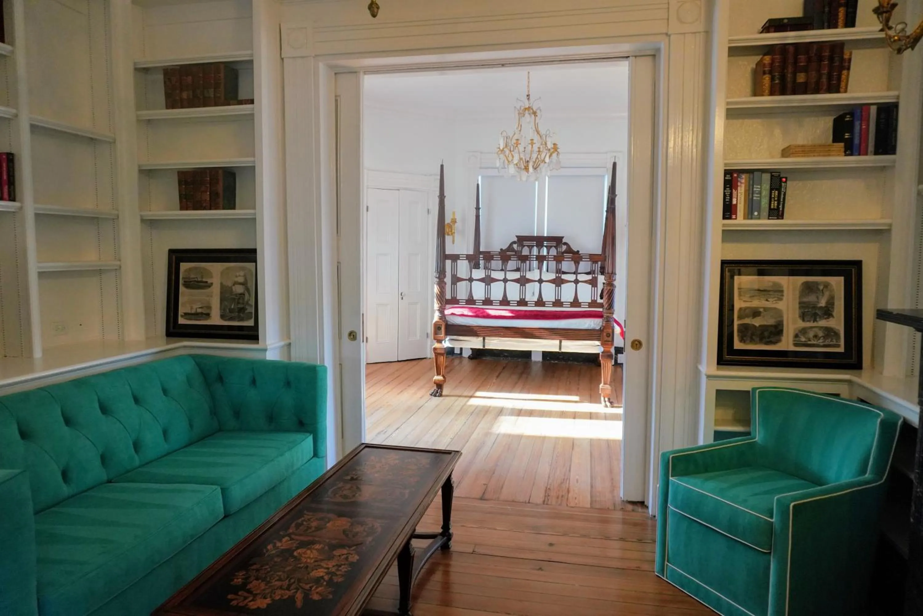 Seating area, Bed in 20 South Battery