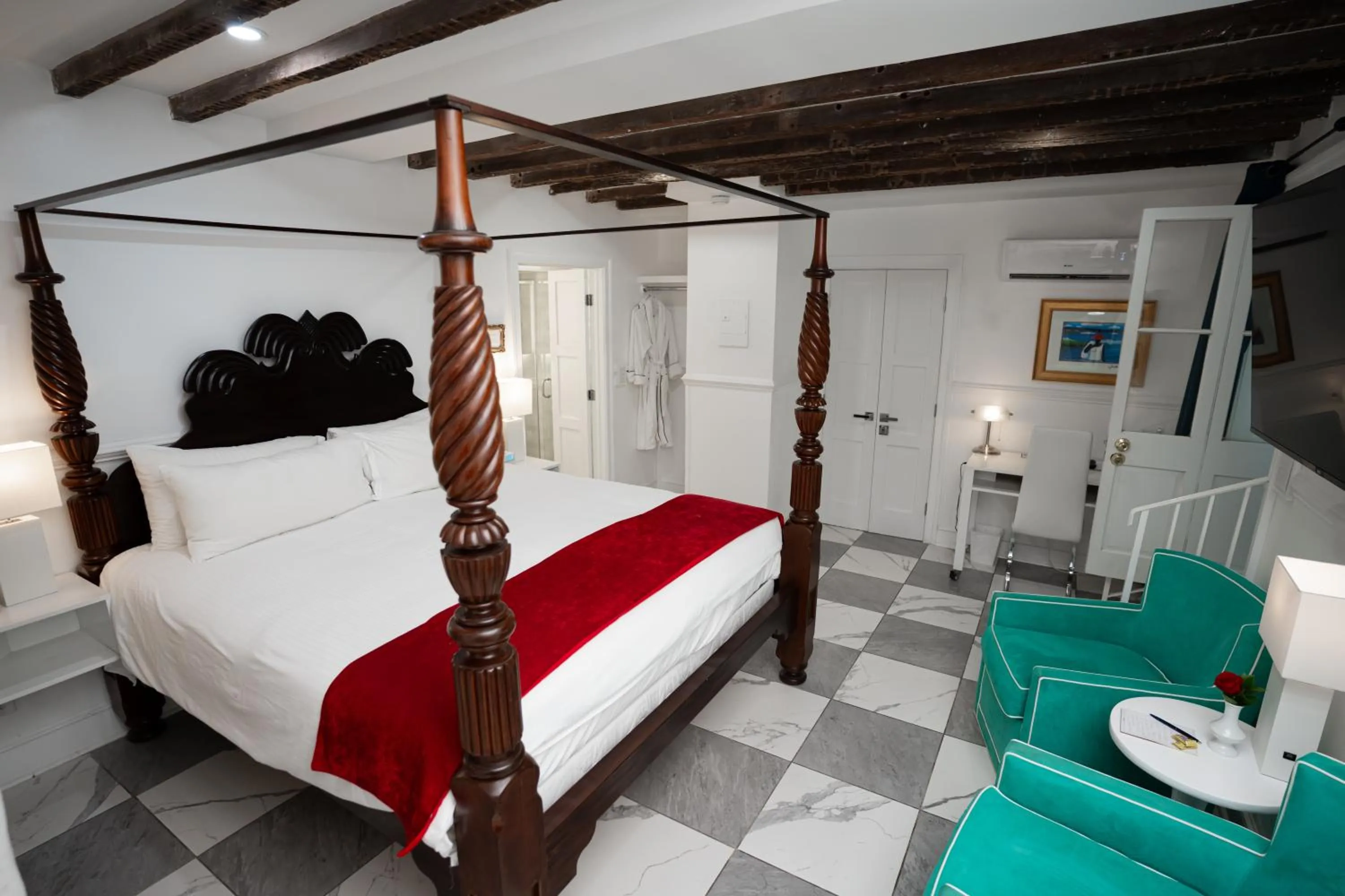 Bedroom, Bed in 20 South Battery