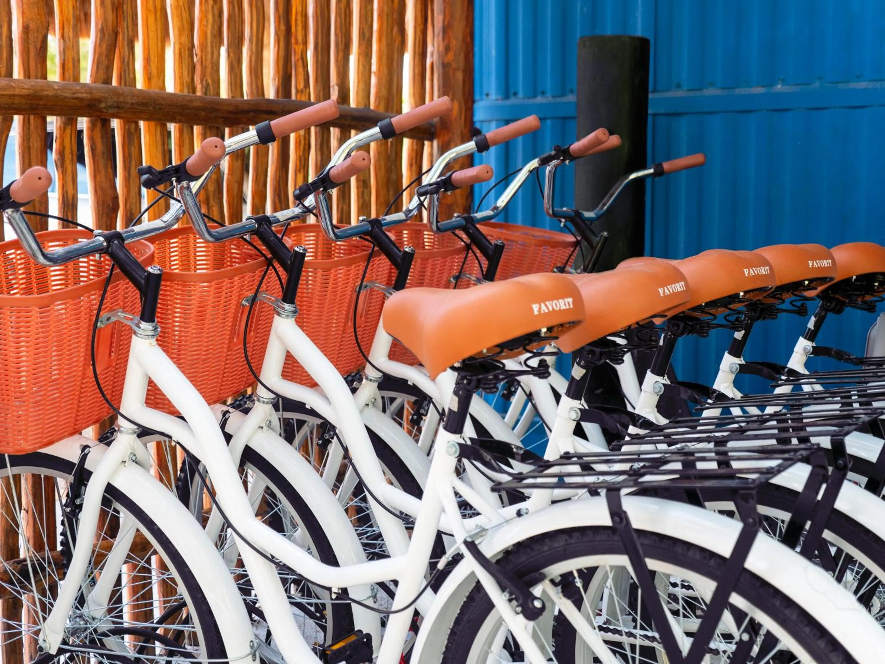 Cycling in Colorbox beds and rooms