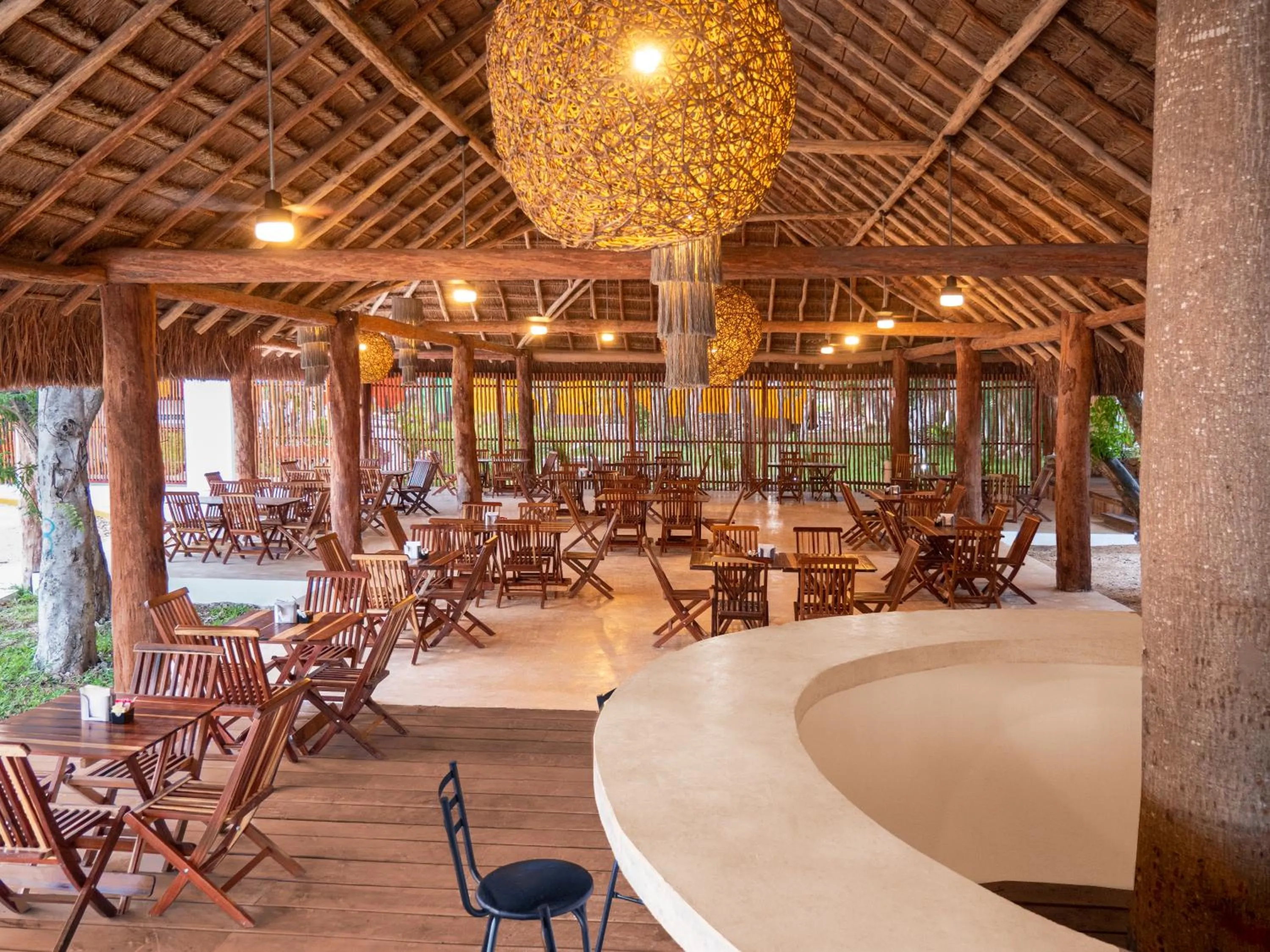 Restaurant/places to eat in Colorbox beds and rooms