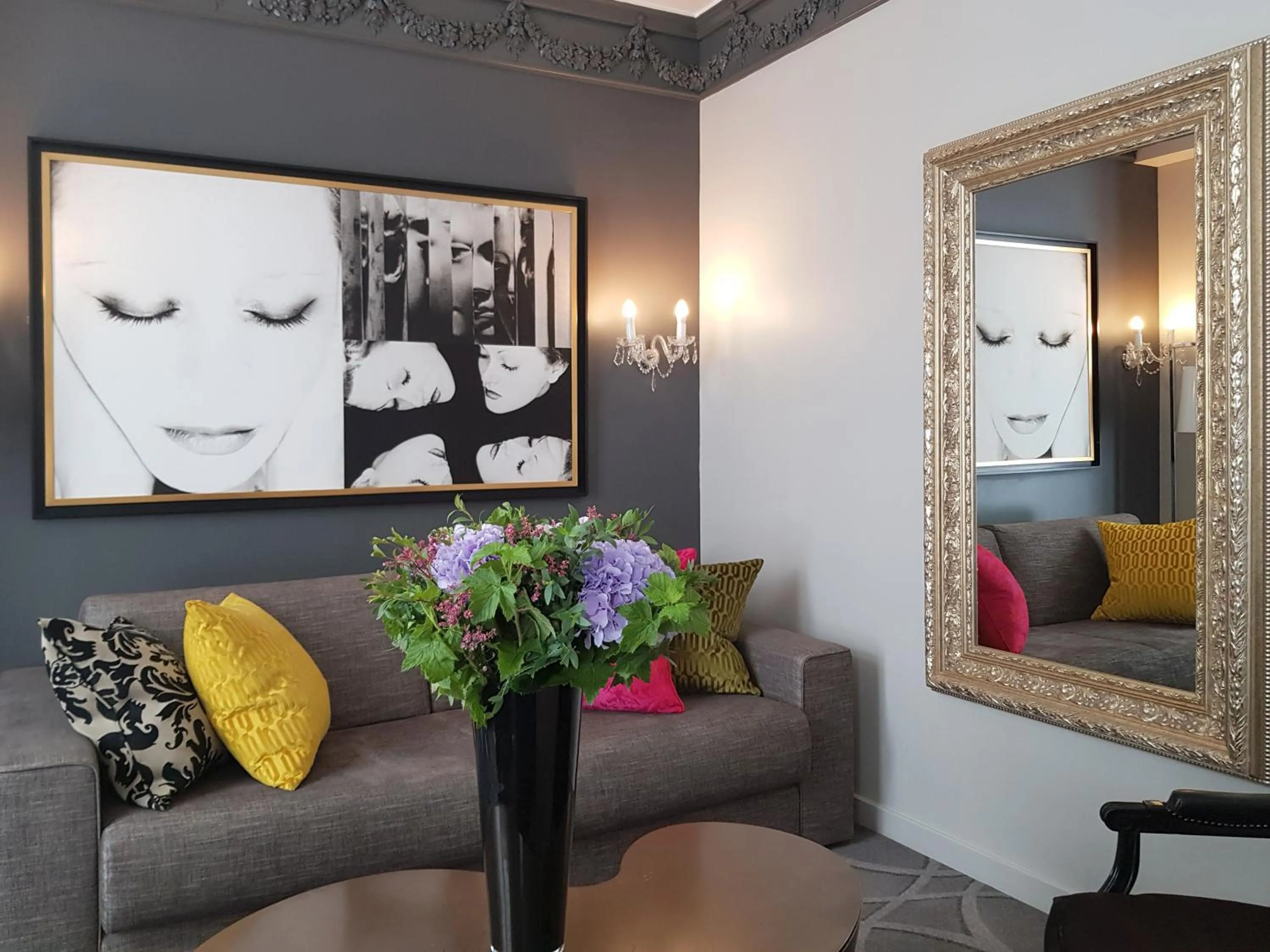 Living room in Sofitel Paris Le Faubourg