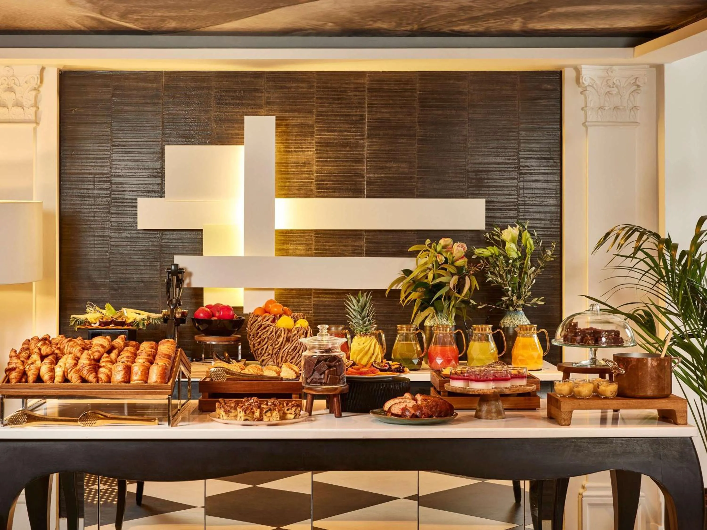 Restaurant/places to eat in Sofitel Paris Le Faubourg