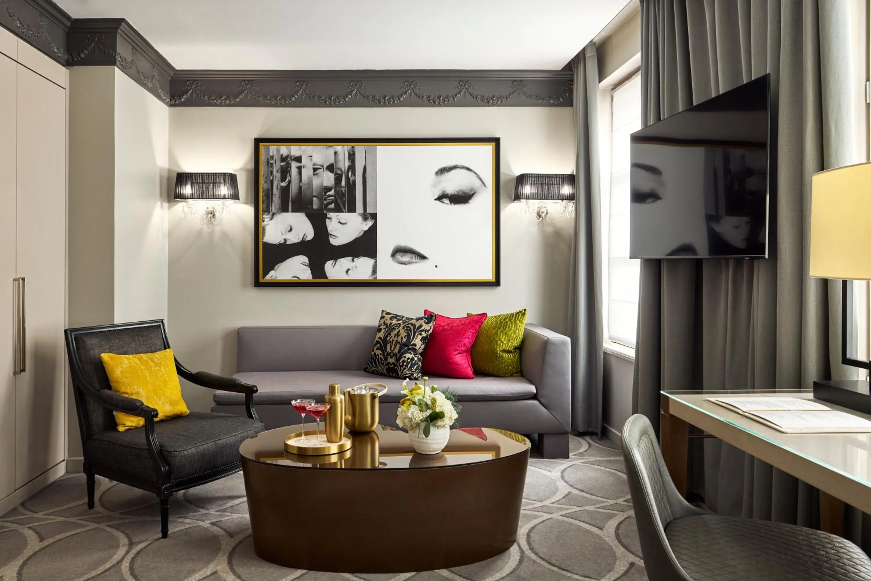 Living room in Sofitel Paris Le Faubourg