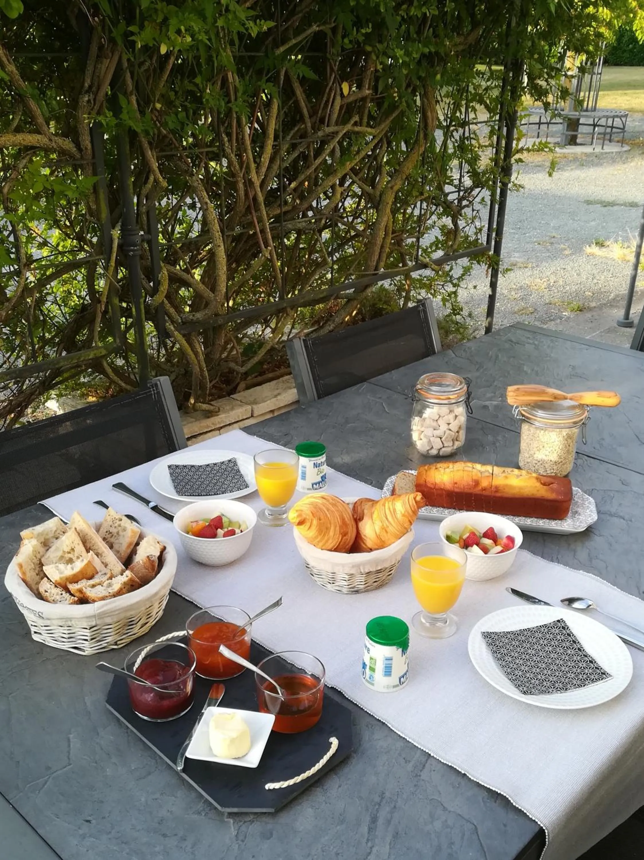 Breakfast in La Clé du Puy