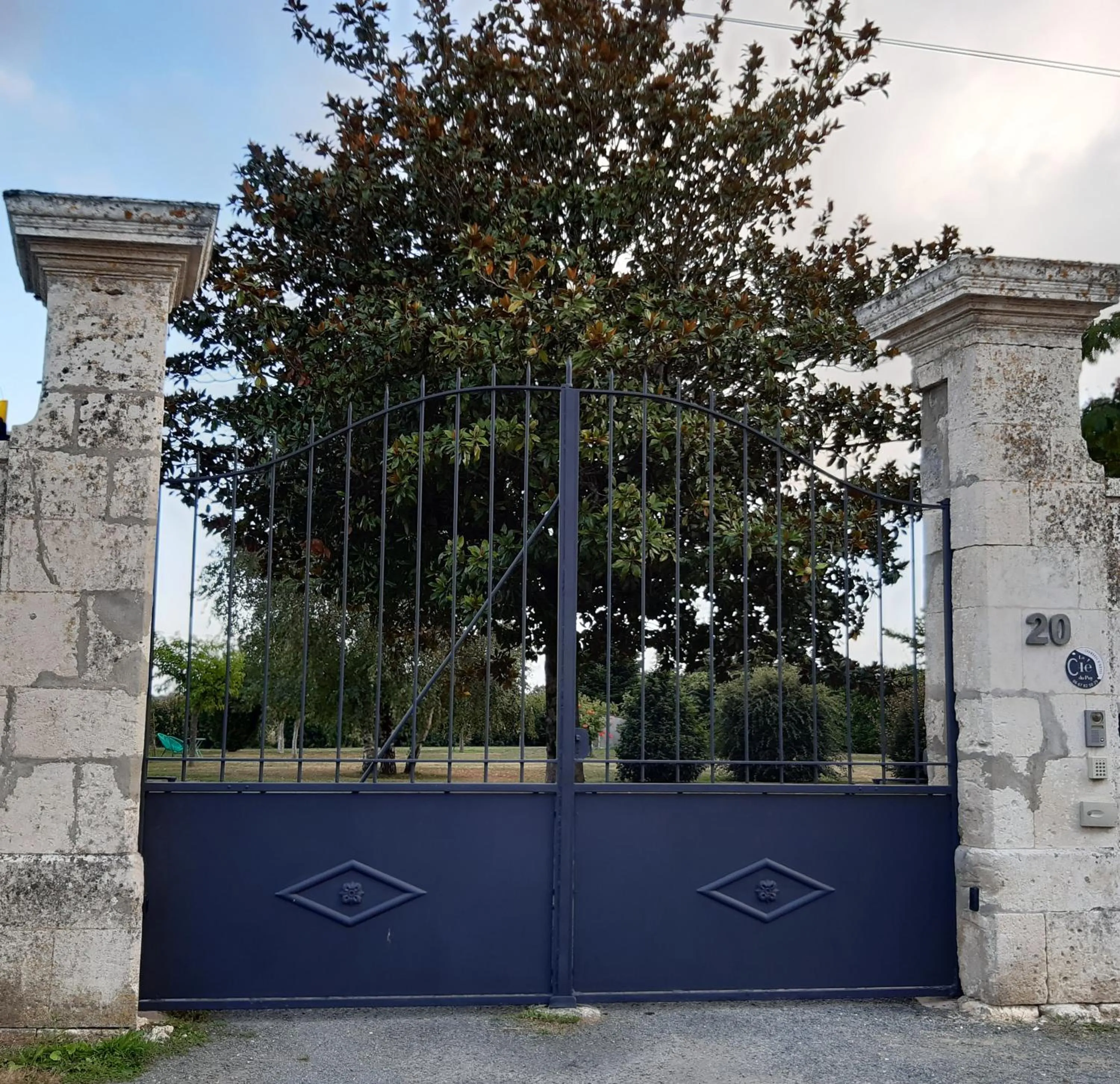 Facade/entrance in La Clé du Puy