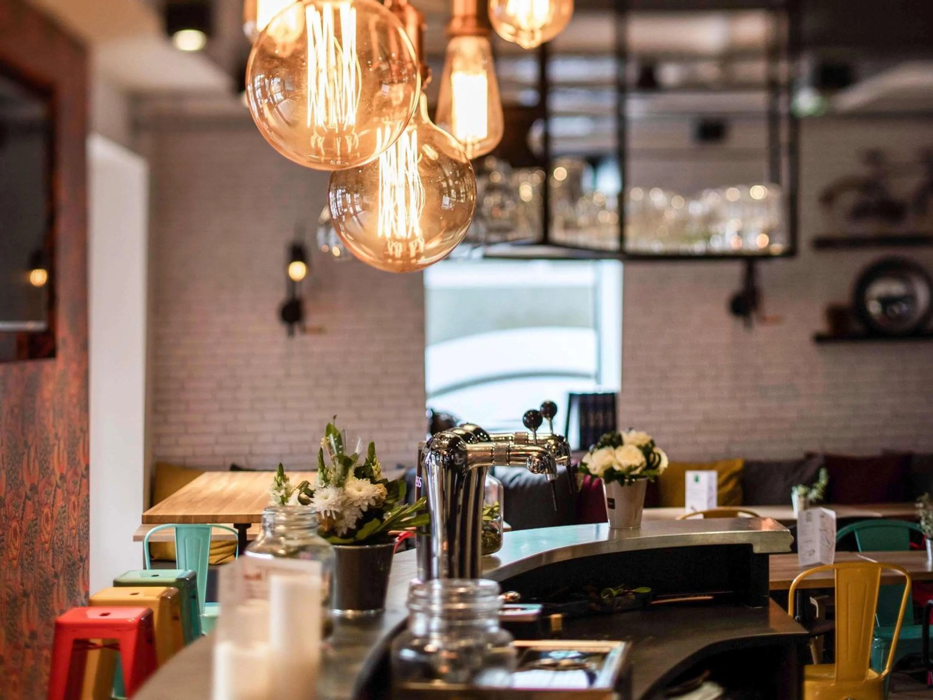 Lounge or bar in ibis Styles Dinan Centre Ville