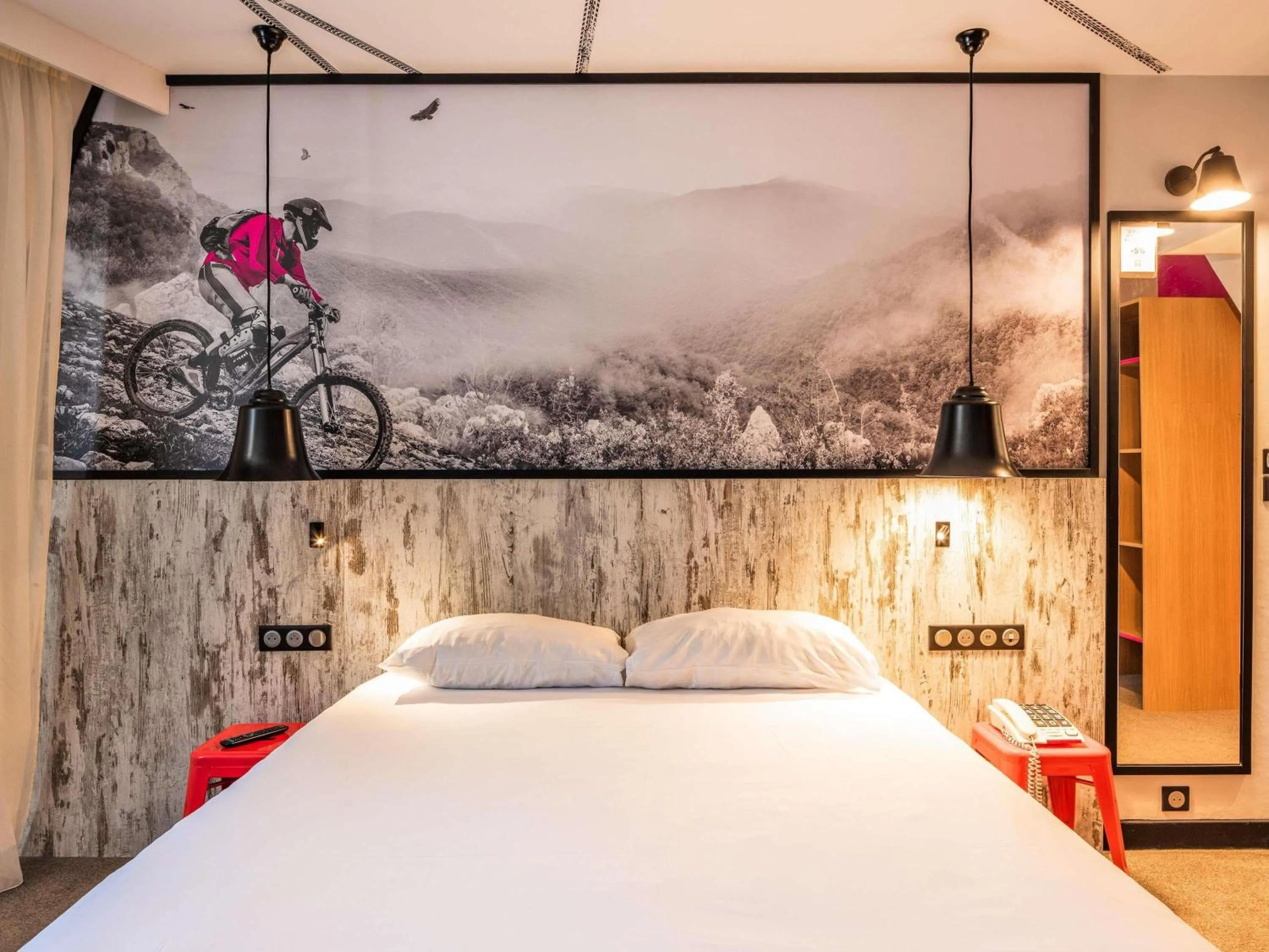 Bedroom, Bed in ibis Styles Dinan Centre Ville