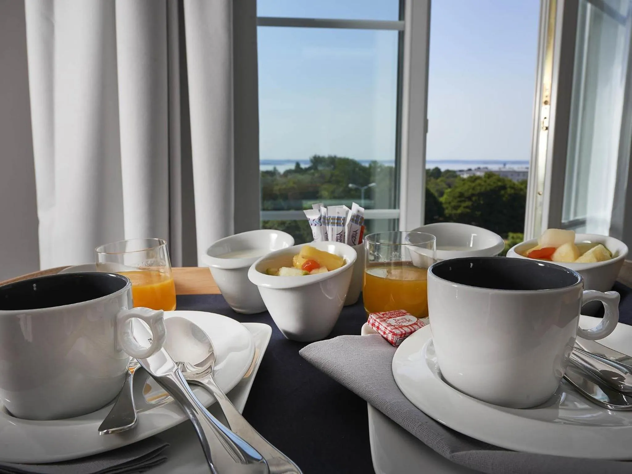 Property building in Hotel Mercure Brest Centre Les Voyageurs