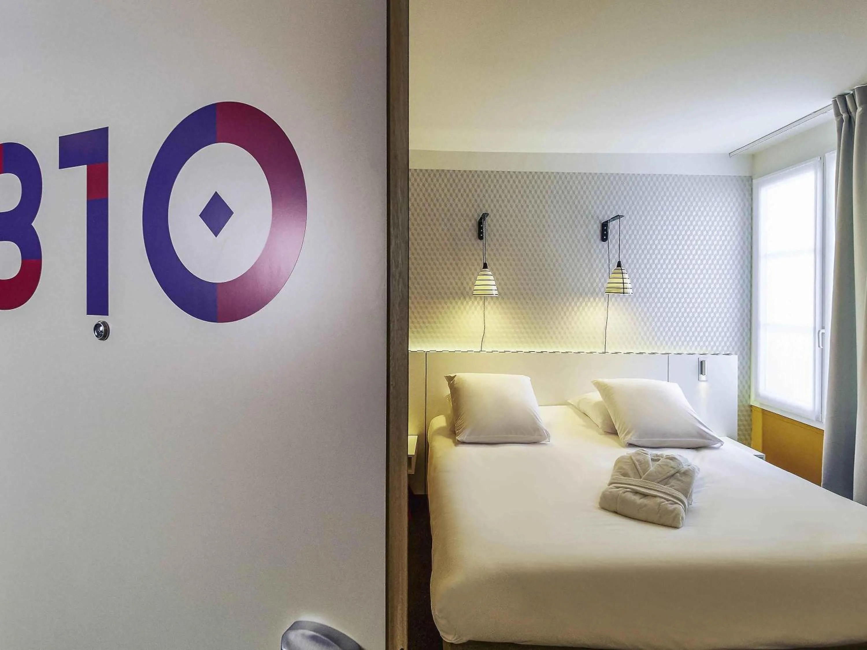 Bedroom, Bed in Hotel Mercure Brest Centre Les Voyageurs